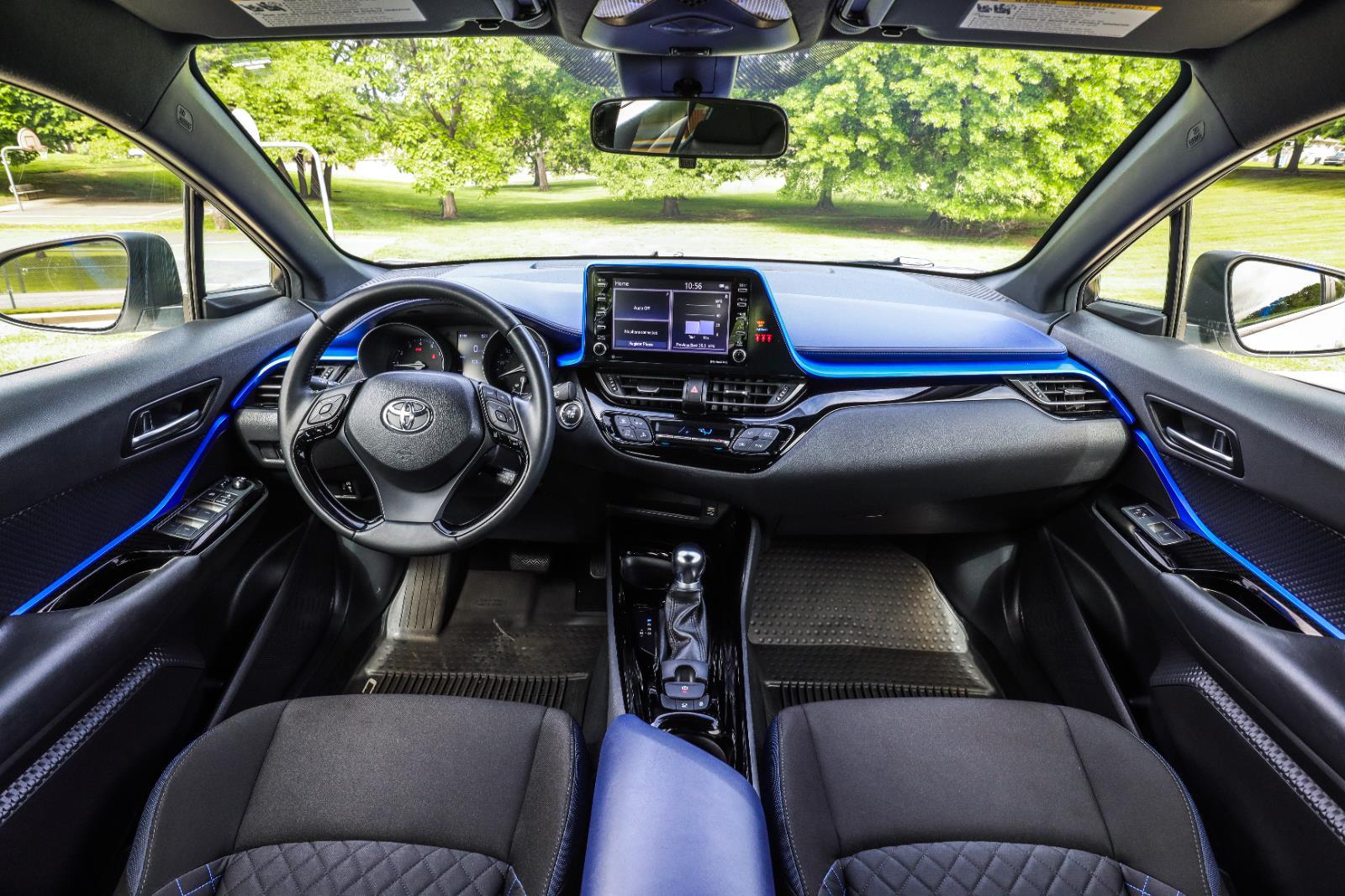 2020 Toyota C-HR XLE's photo