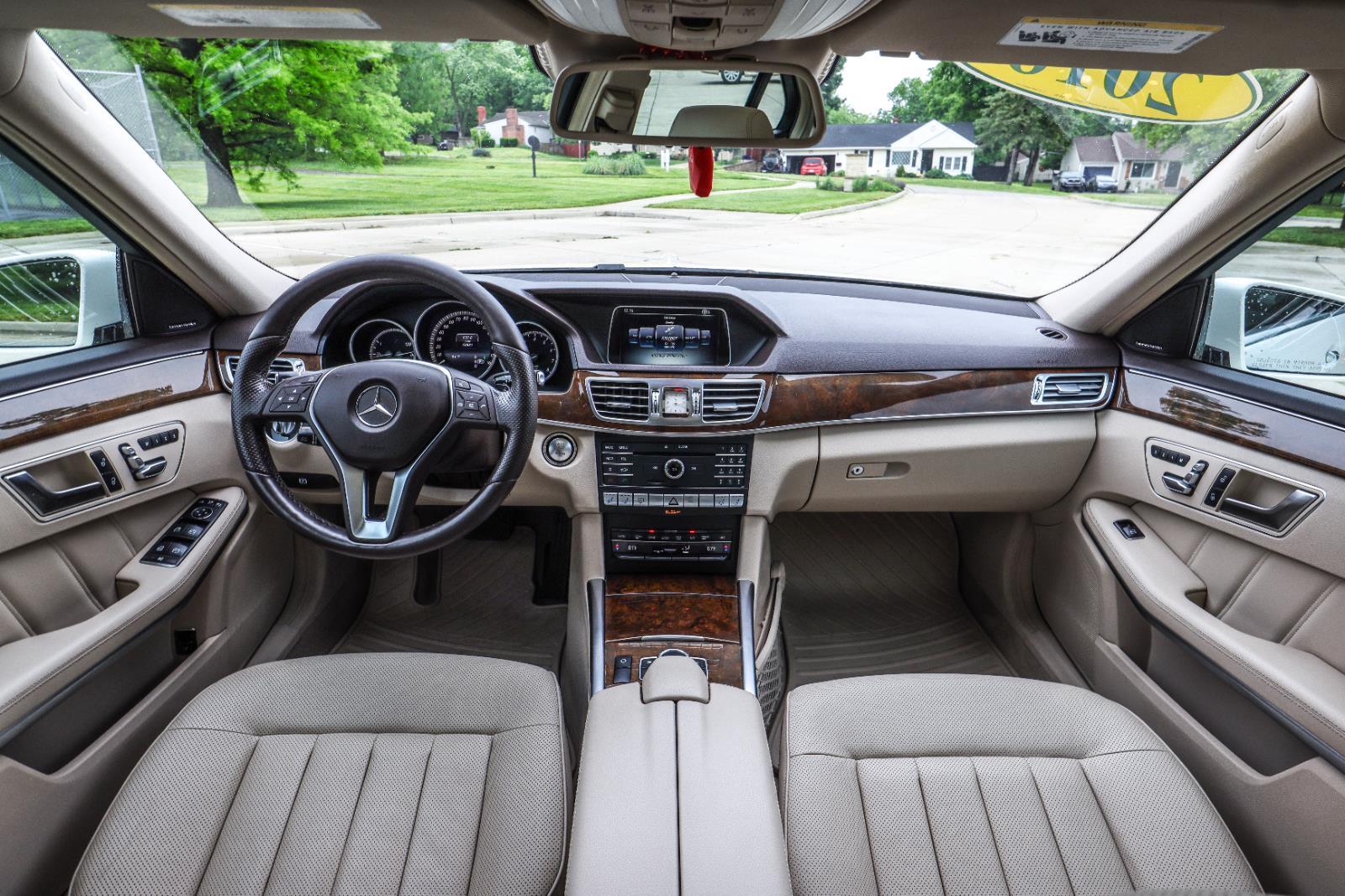 2016 Mercedes-Benz E-Class's photo