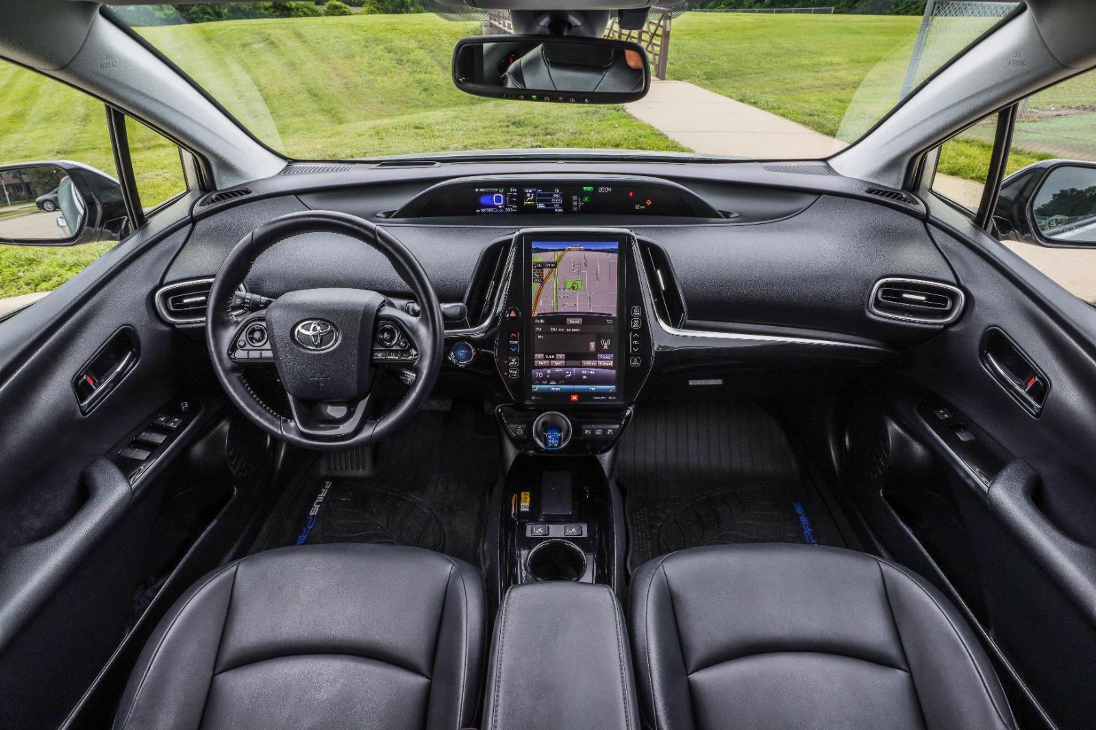 2020 Toyota Prius Prime Limited's photo