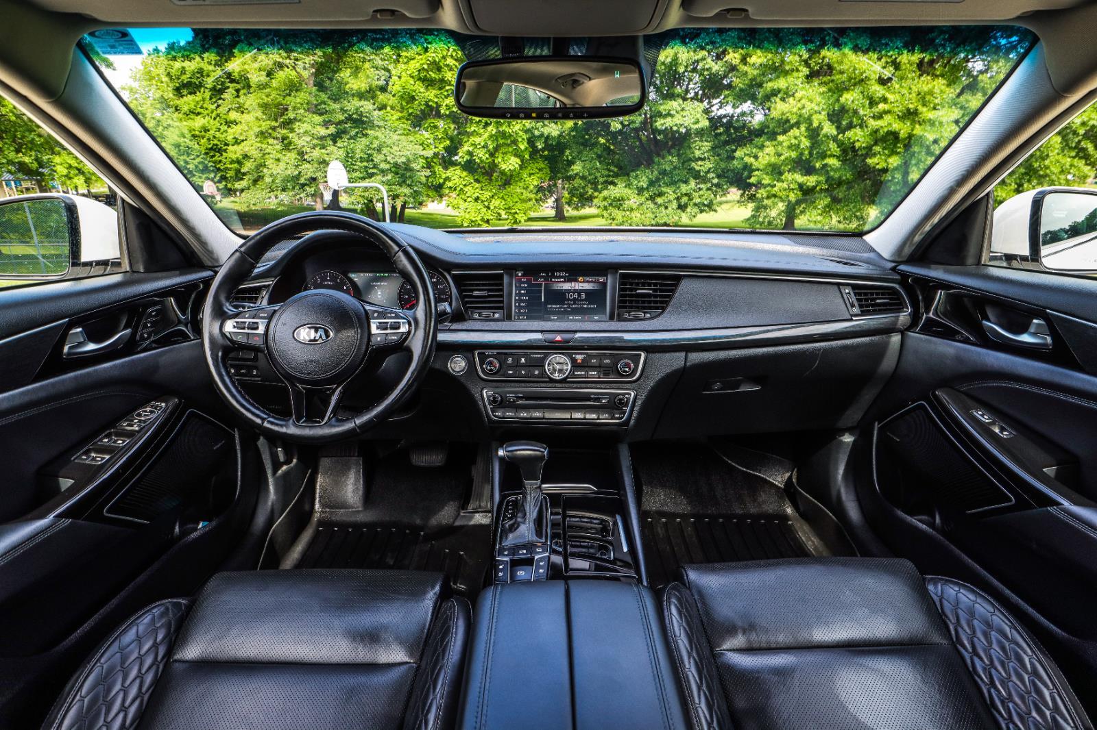 2017 Kia Cadenza Limited's photo