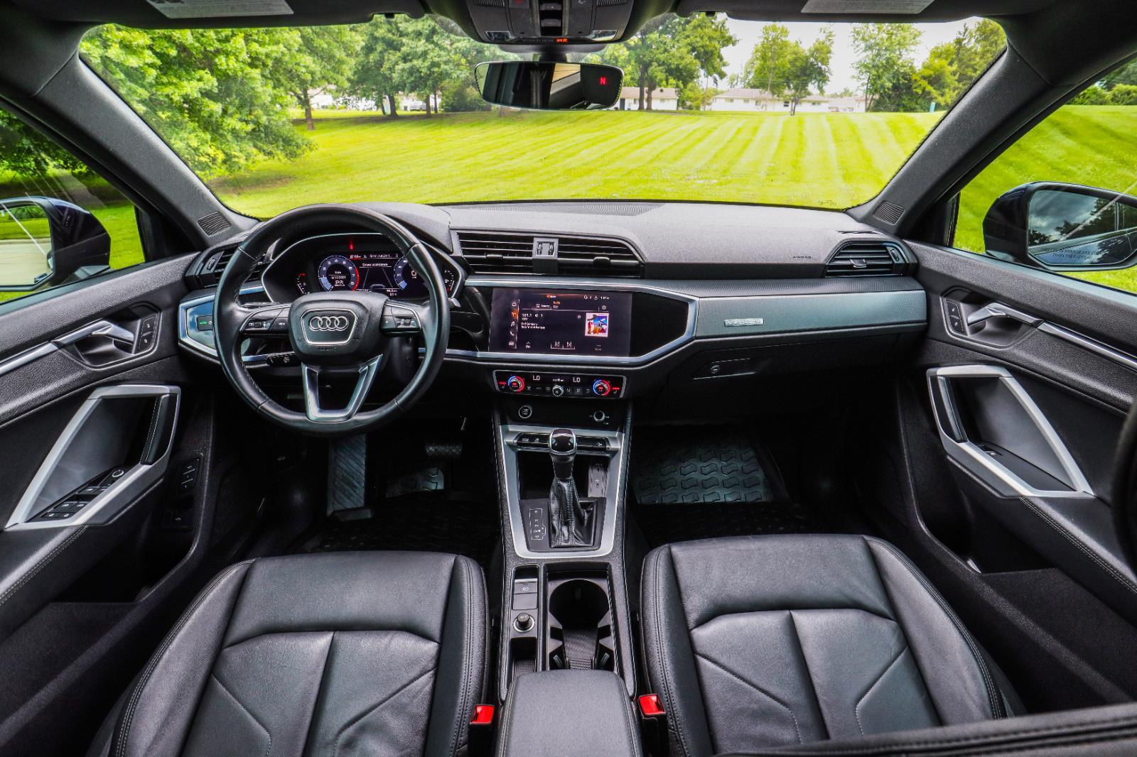 2022 Audi Q3 40 TFSI Premium quattro's photo