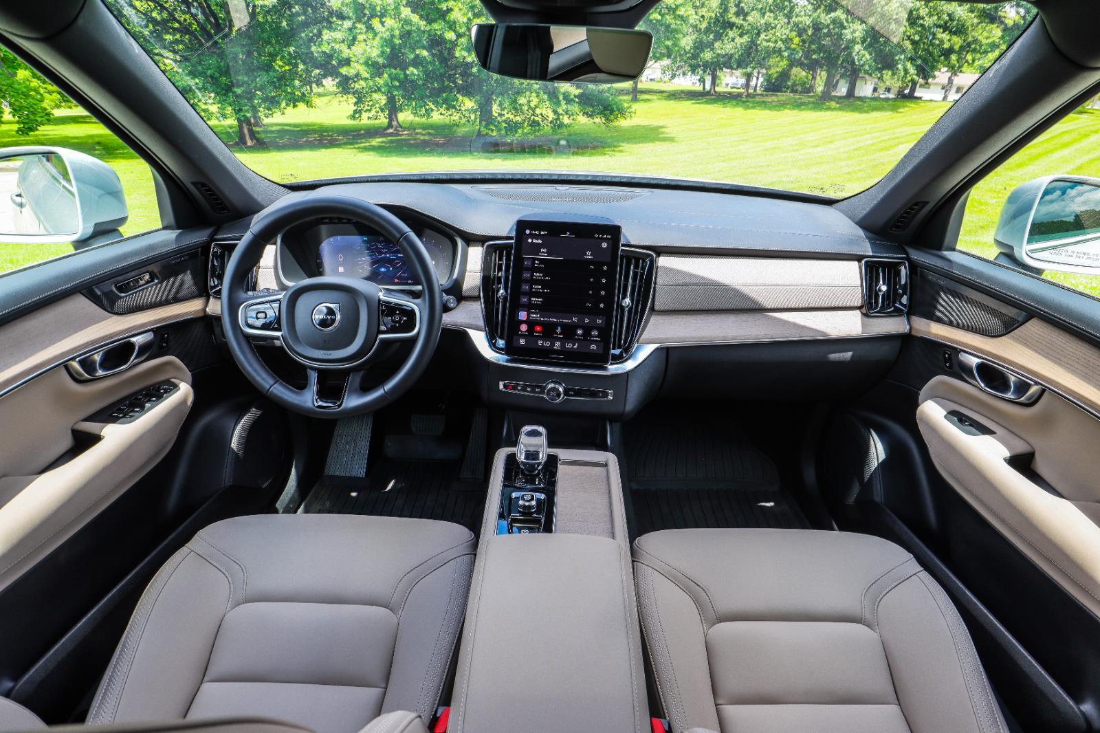 2025 Volvo XC90 B5 Plus Bright 4WD's photo