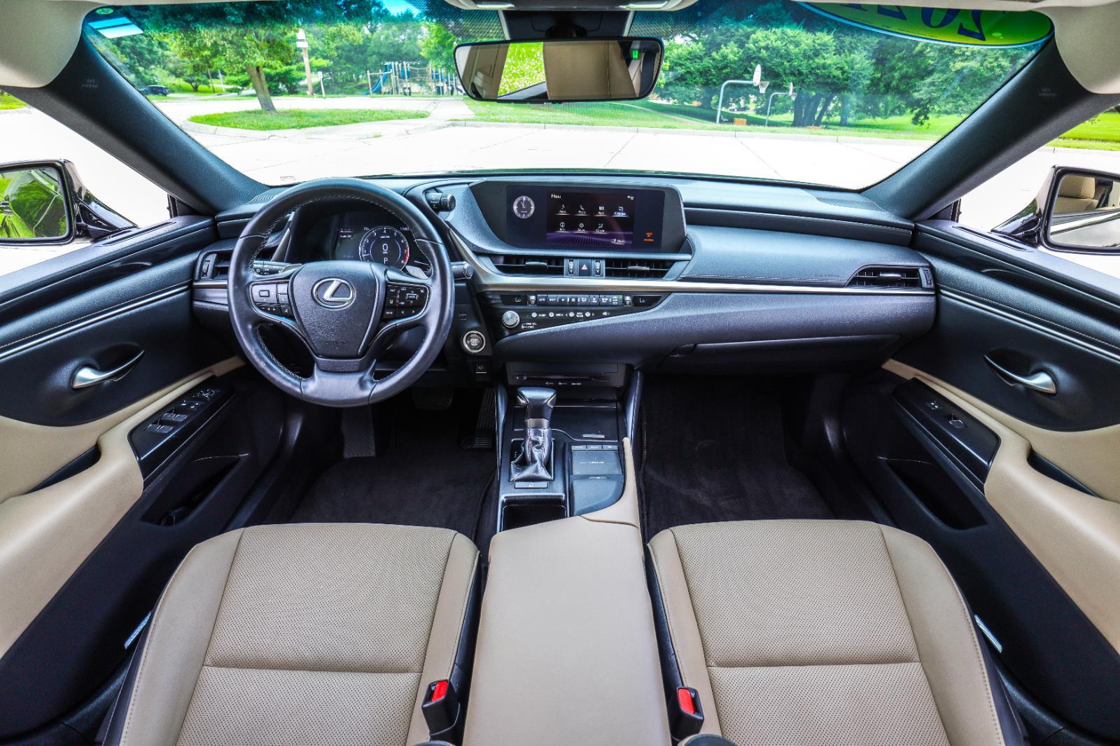 2021 Lexus ES 350 350's photo