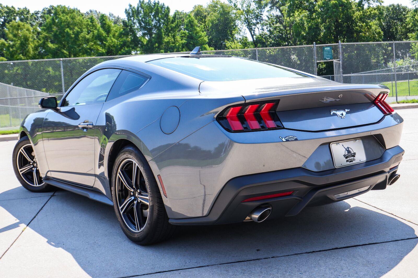 2024 Ford Mustang EcoBoost - Photo 16