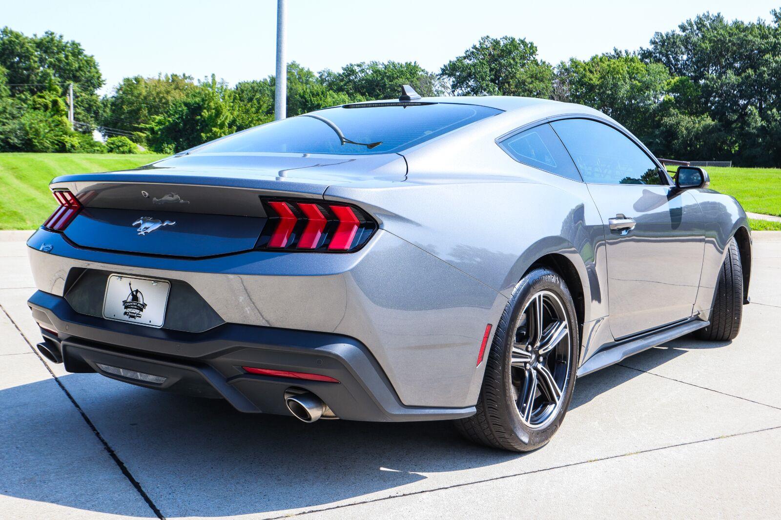 2024 Ford Mustang EcoBoost - Photo 17