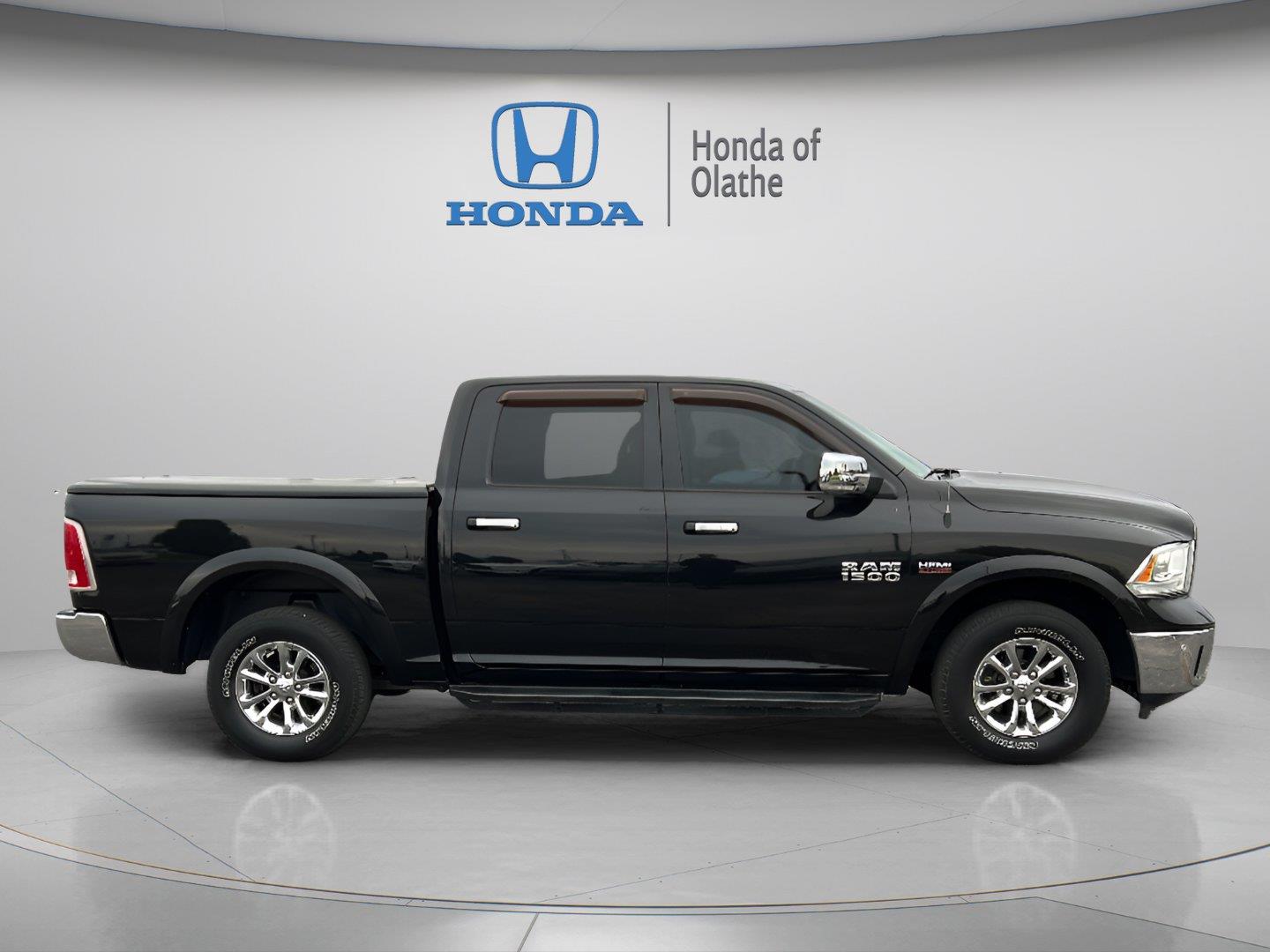 Used 2016  RAM Laramie image 2