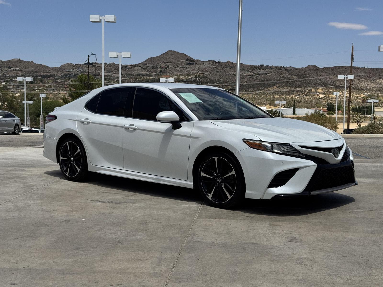 White (Wind Chill Pearl) 2018 Toyota Camry Sedan Front-Wheel Drive Automatic