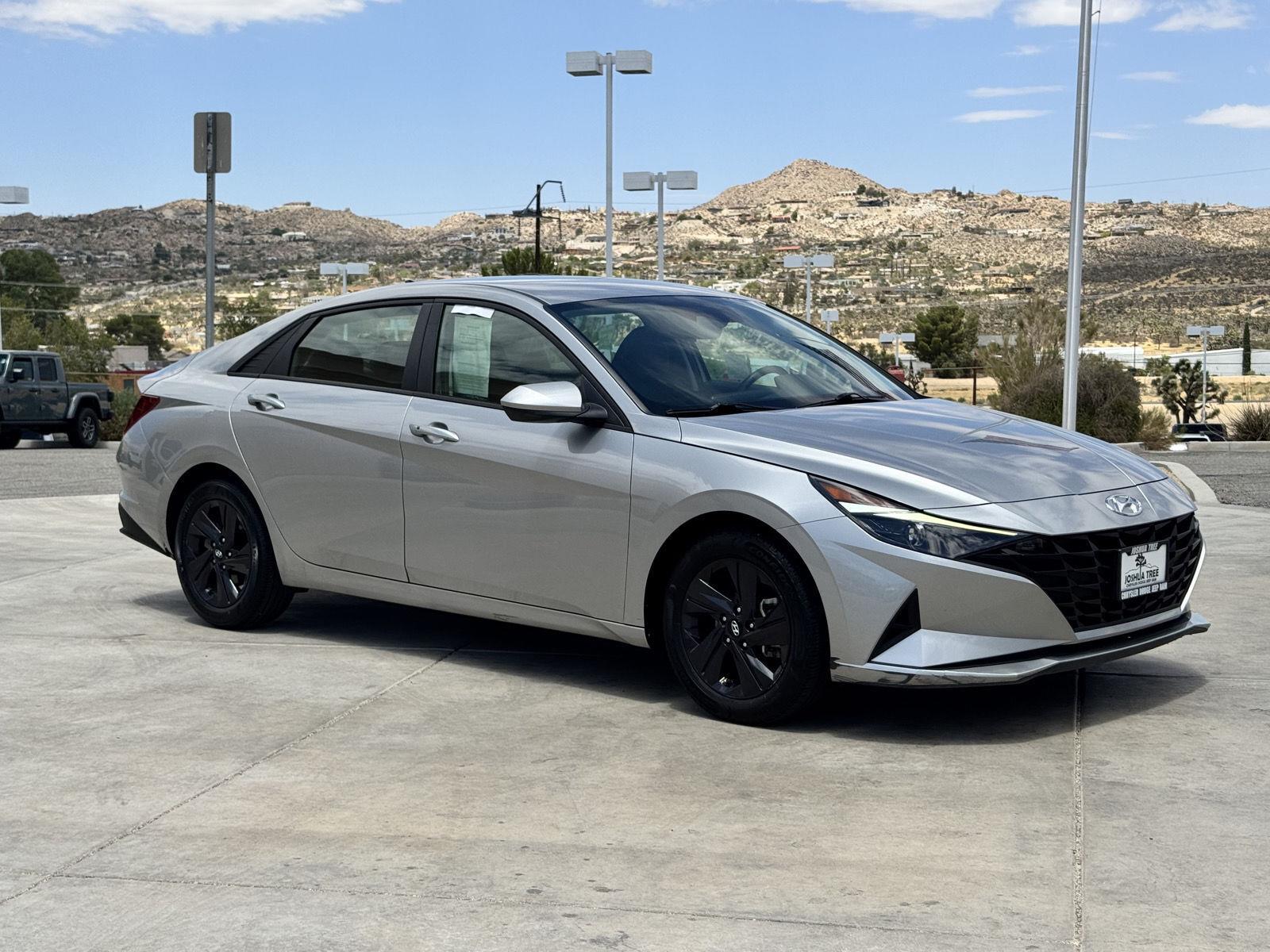 2022 Hyundai Elantra SEL FWD