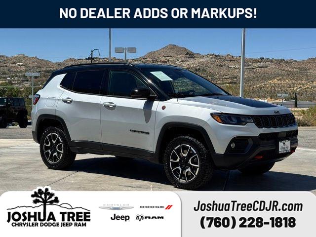 Silver Zynith Metallic Clearcoat 2024 Jeep Compass SUV / Crossover Four-Wheel Drive 8-Speed Automatic