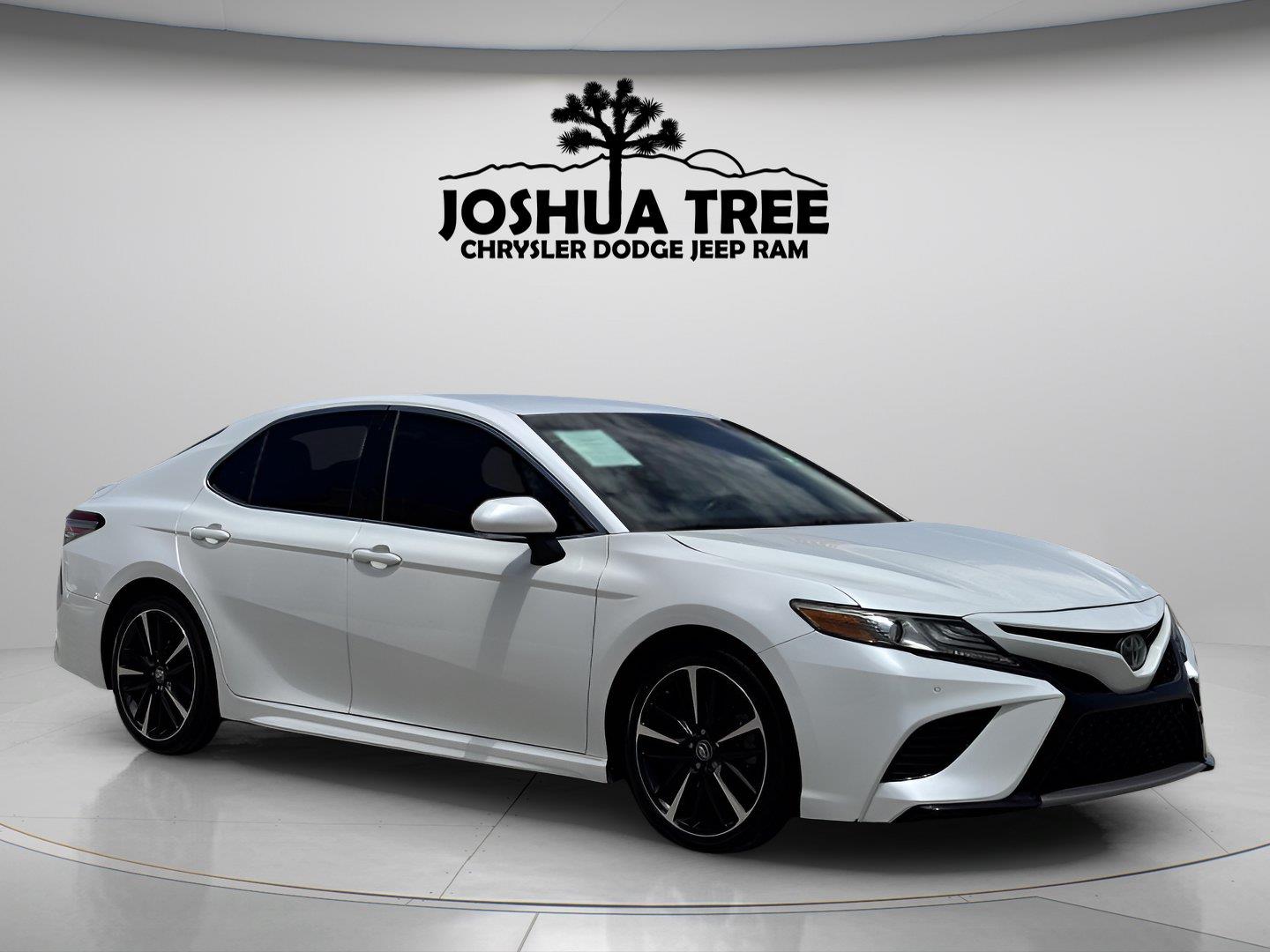White (Wind Chill Pearl) 2018 Toyota Camry Sedan Front-Wheel Drive Automatic