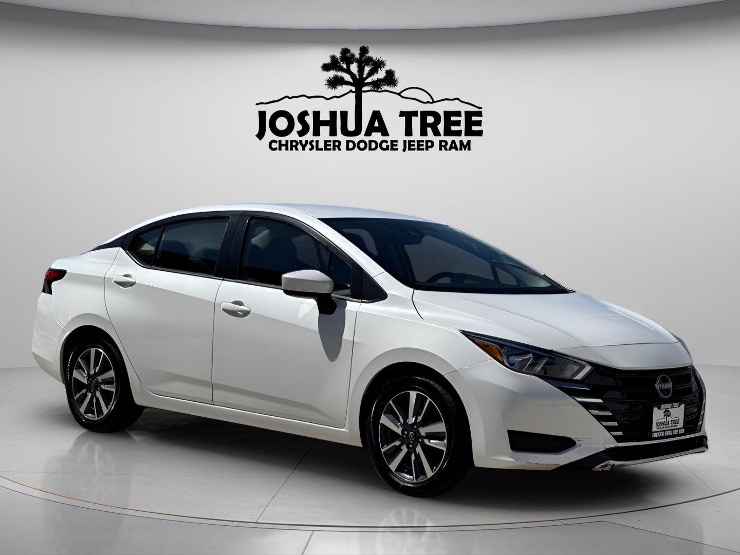 Aspen White Tricoat 2023 Nissan Versa Sedan Front-Wheel Drive Continuously Variable Transmission