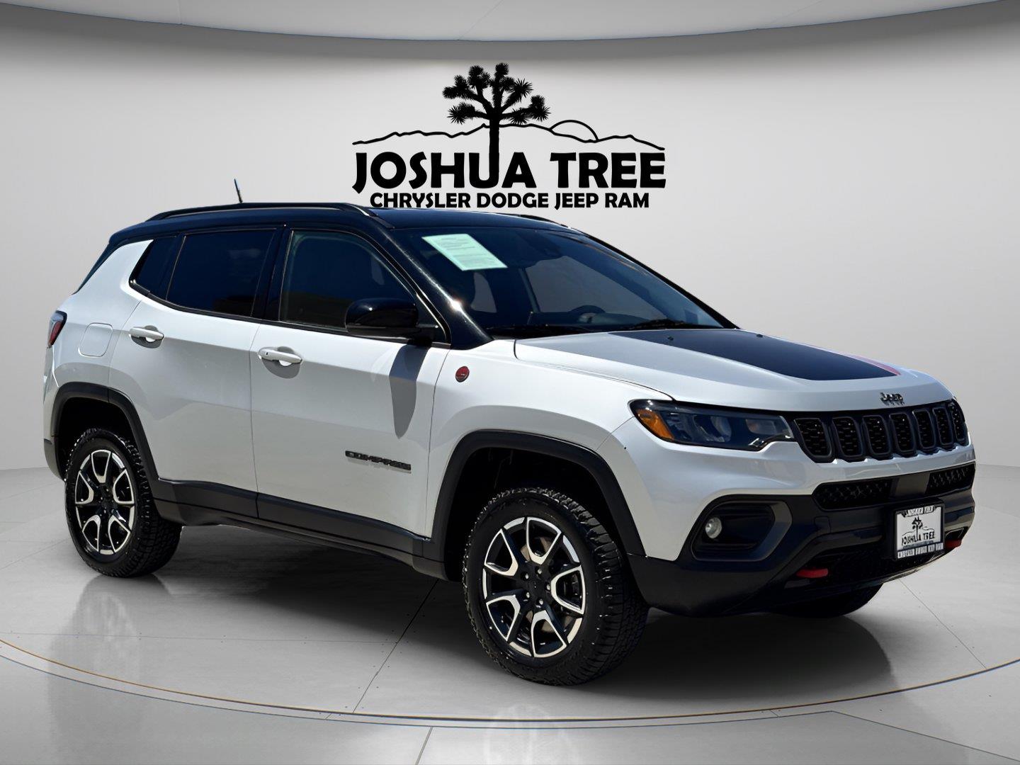 Silver Zynith Metallic Clearcoat 2024 Jeep Compass SUV / Crossover Four-Wheel Drive 8-Speed Automatic