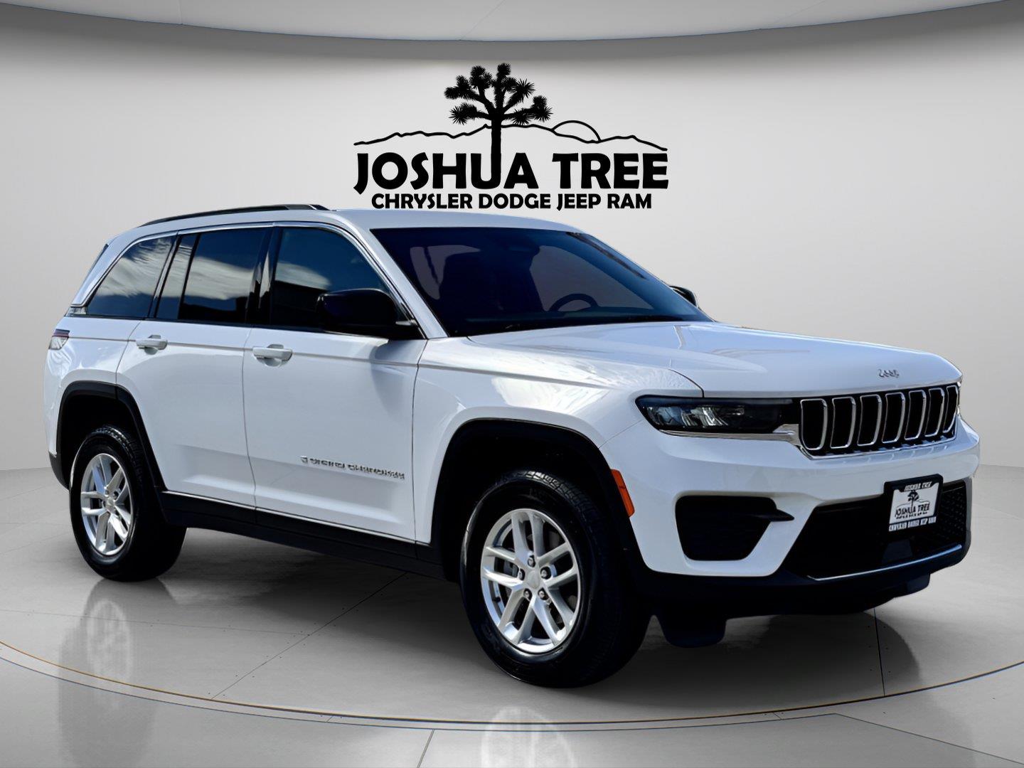 Bright White Clearcoat 2026 Jeep Grand Cherokee SUV / Crossover 4X2 8-Speed Automatic