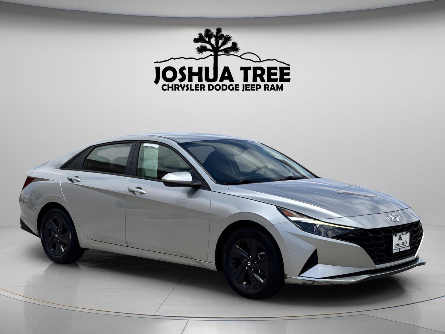  2022 Hyundai Elantra SEL FWD   