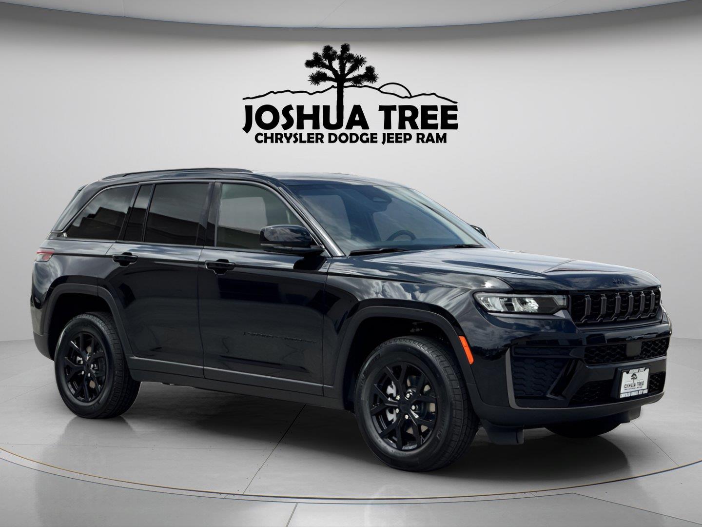 Diamond Black Crystal Pearlcoat 2026 Jeep Grand Cherokee SUV / Crossover  8-Speed Automatic