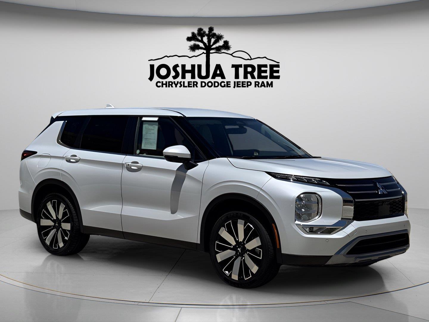 White Diamond 2025 Mitsubishi Outlander SUV / Crossover Front-Wheel Drive Continuously Variable Transmission