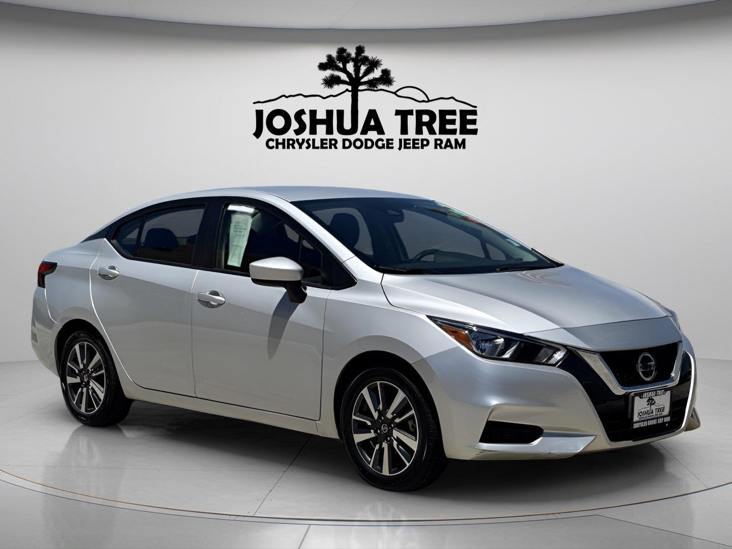 Brilliant Silver Metallic 2022 Nissan Versa Sedan Front-Wheel Drive Continuously Variable Transmission