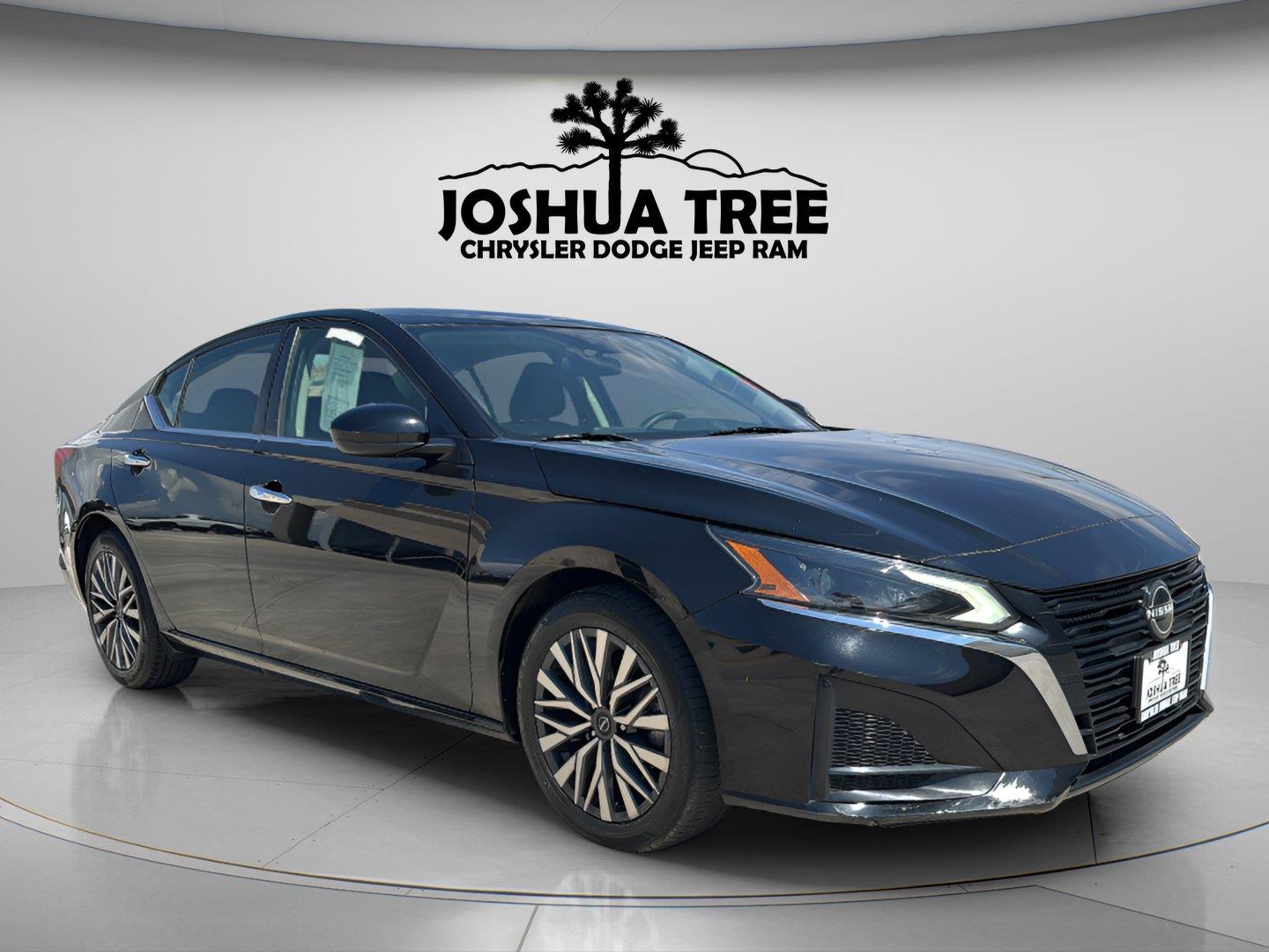 Super Black 2023 Nissan Altima Sedan Front-Wheel Drive Continuously Variable Transmission