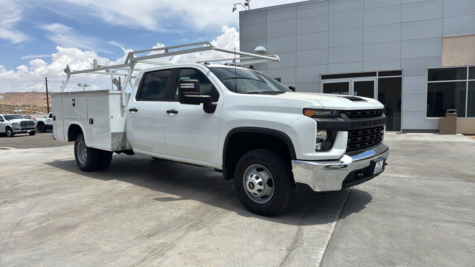 Summit White 2021 Chevrolet Silverado 3500HD Chassis Pickup Truck 4X2 6-Speed Automatic