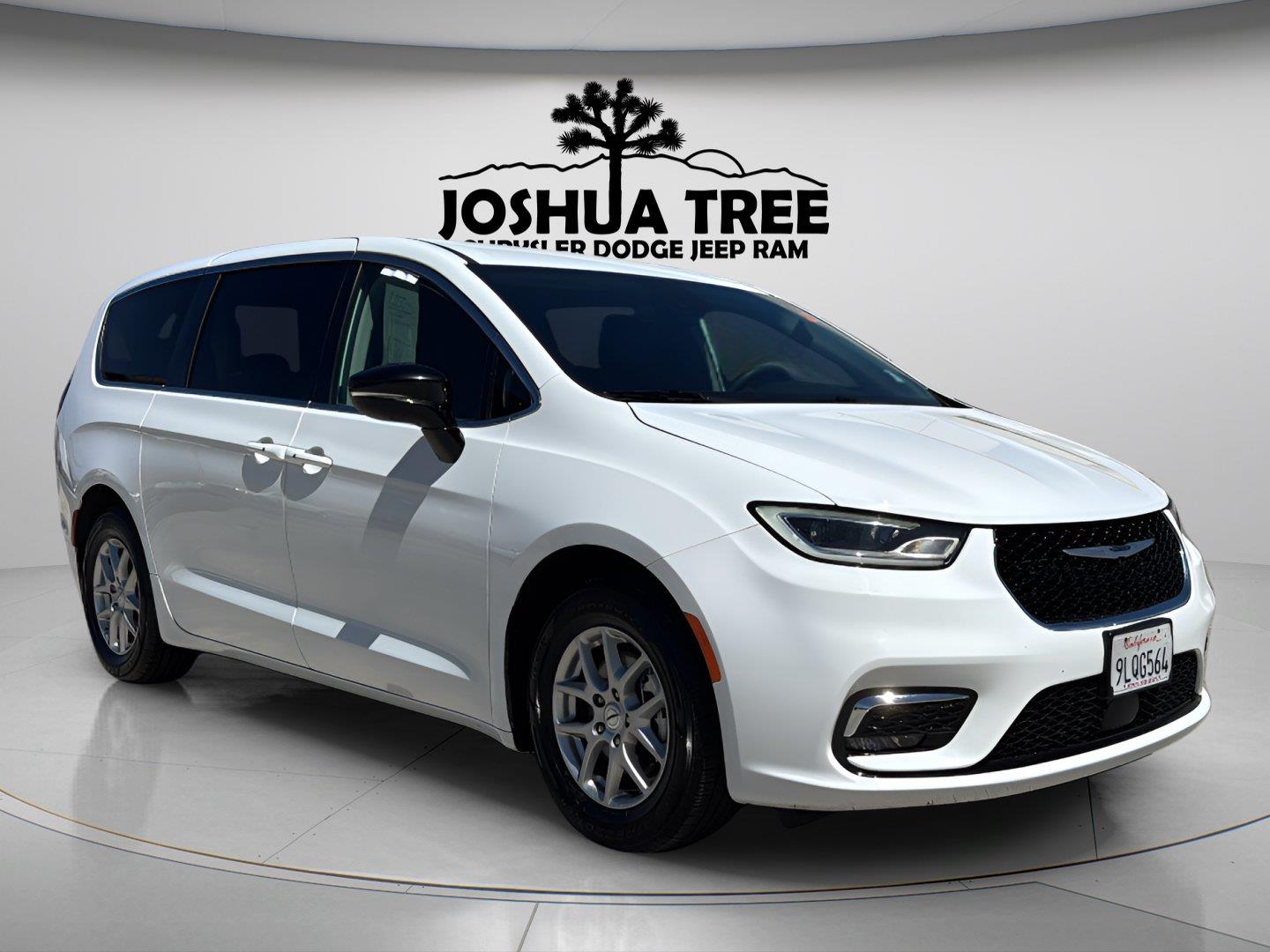  2024 Chrysler Pacifica Touring L FWD   