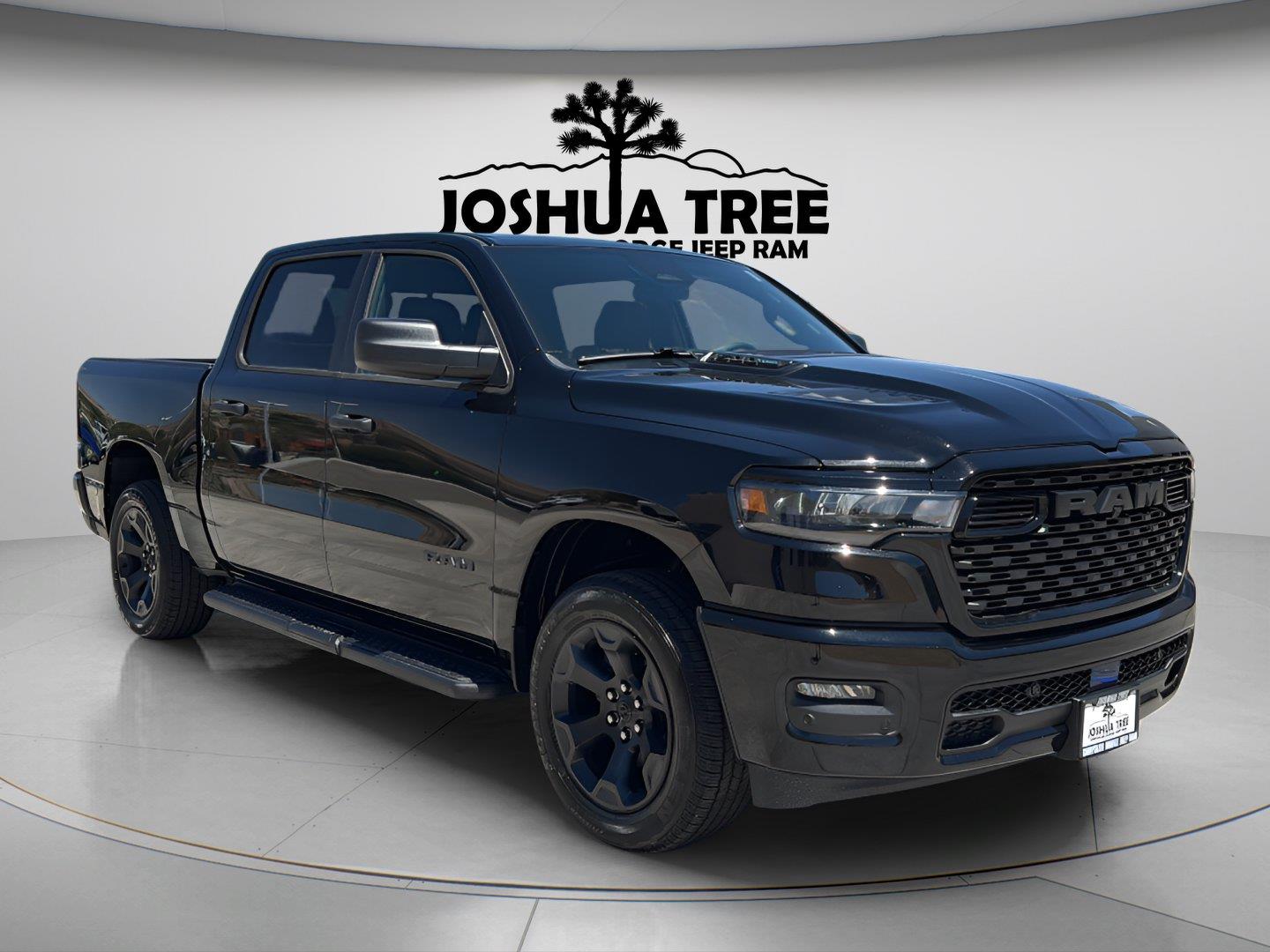Diamond Black Crystal Pearlcoat 2026 RAM 1500 Pickup Truck Four-Wheel Drive 8-Speed Automatic