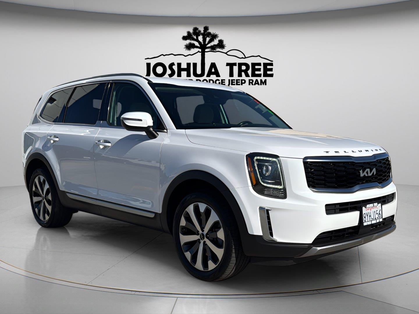 Glacial White Pearl 2022 Kia Telluride SUV / Crossover Front-Wheel Drive Automatic