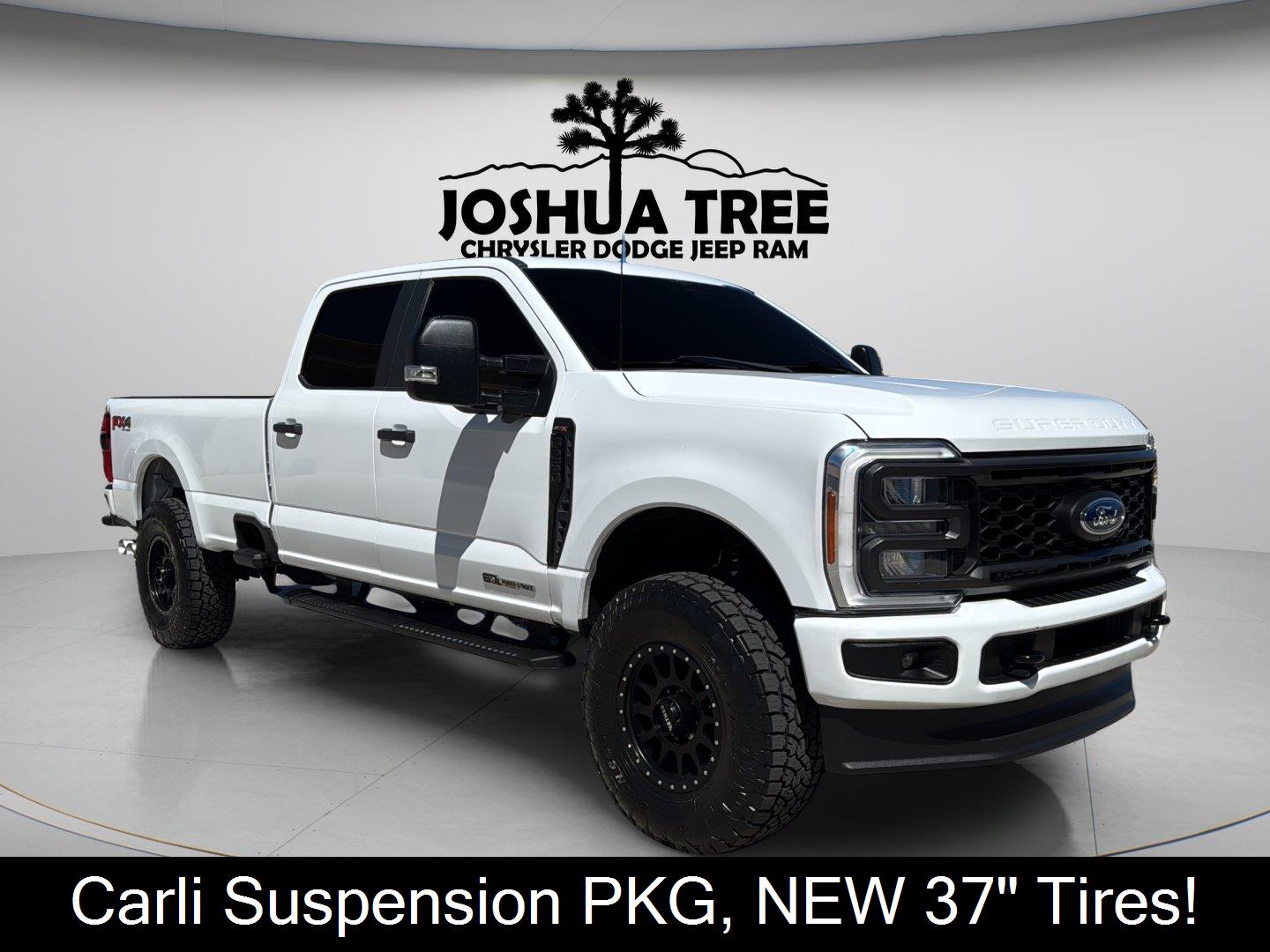 Oxford White 2023 Ford F-250 Super Duty Pickup Truck Four-Wheel Drive Automatic