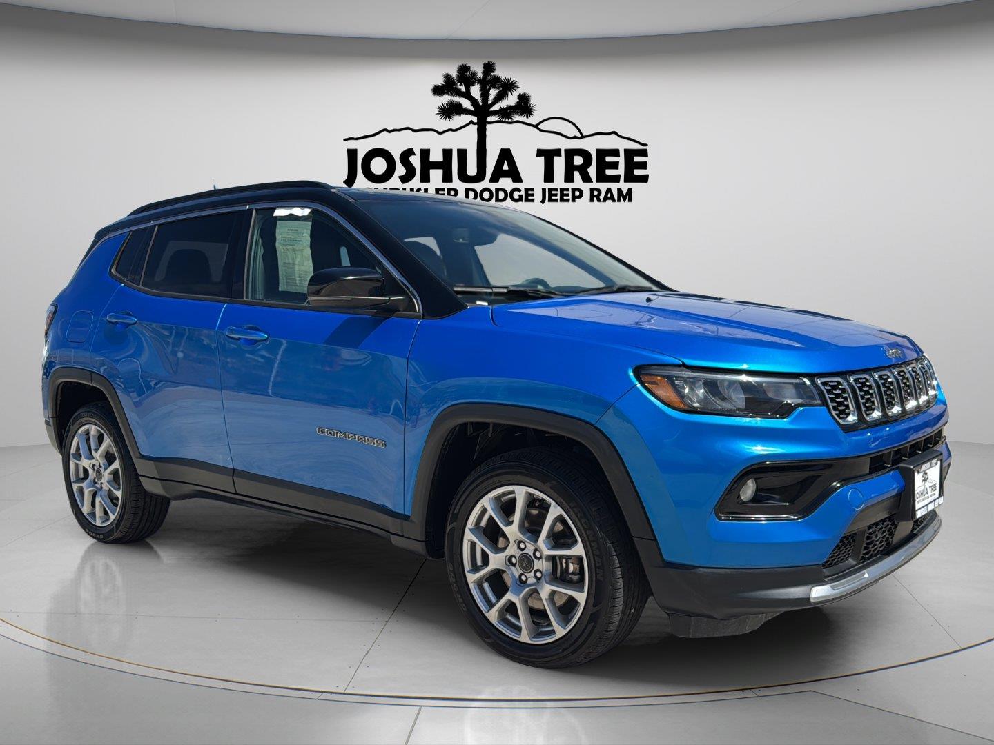 Hydro Blue Pearlcoat 2025 Jeep Compass SUV / Crossover Four-Wheel Drive 8-Speed Automatic