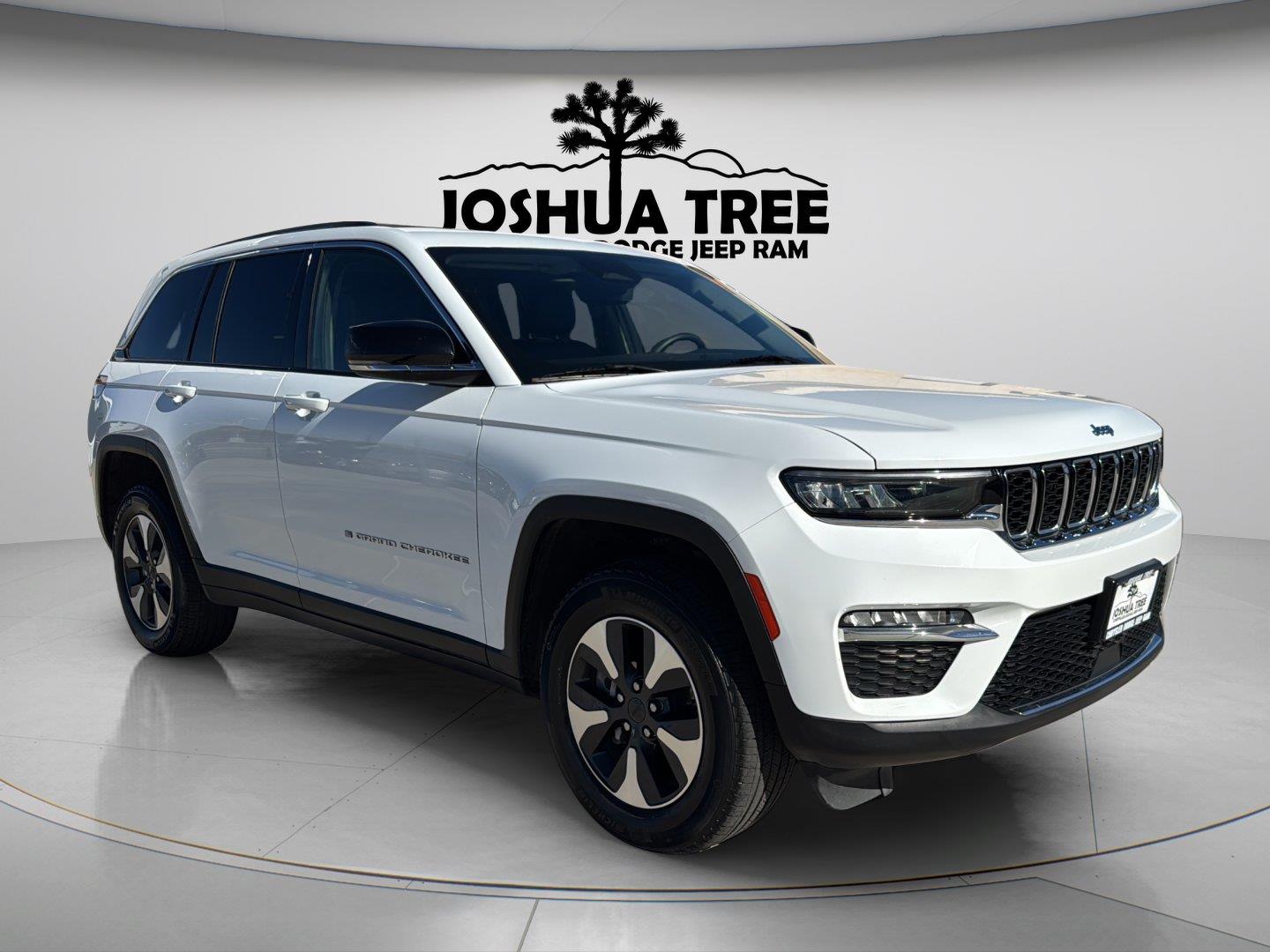 Bright White Clearcoat 2023 Jeep Grand Cherokee 4xe SUV / Crossover Four-Wheel Drive 8-Speed Automatic