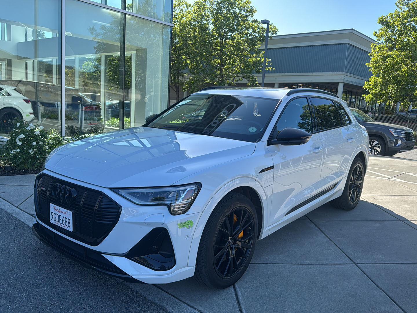 Glacier White Metallic 2023 Audi e-tron Chronos quattro SUV AWD SUV / Crossover All-Wheel Drive Automatic