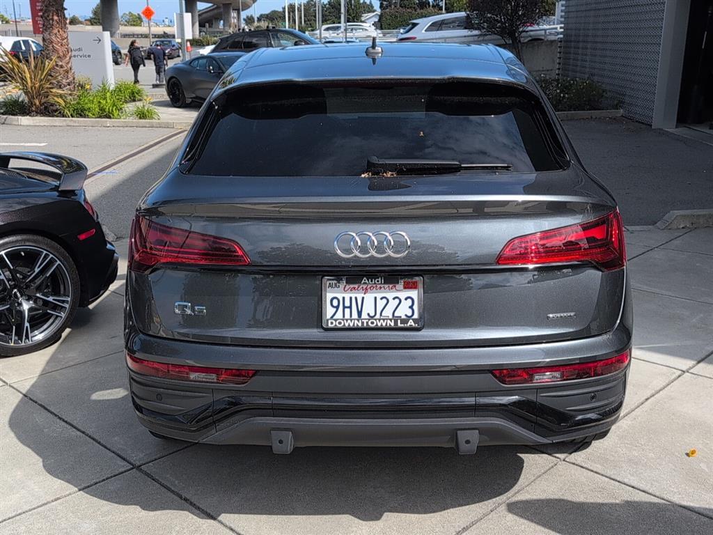 View vehicle photo 7