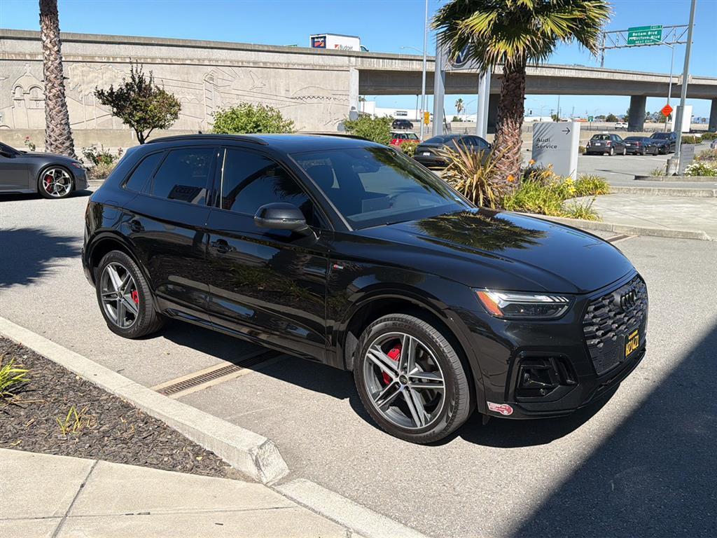 View vehicle photo 4
