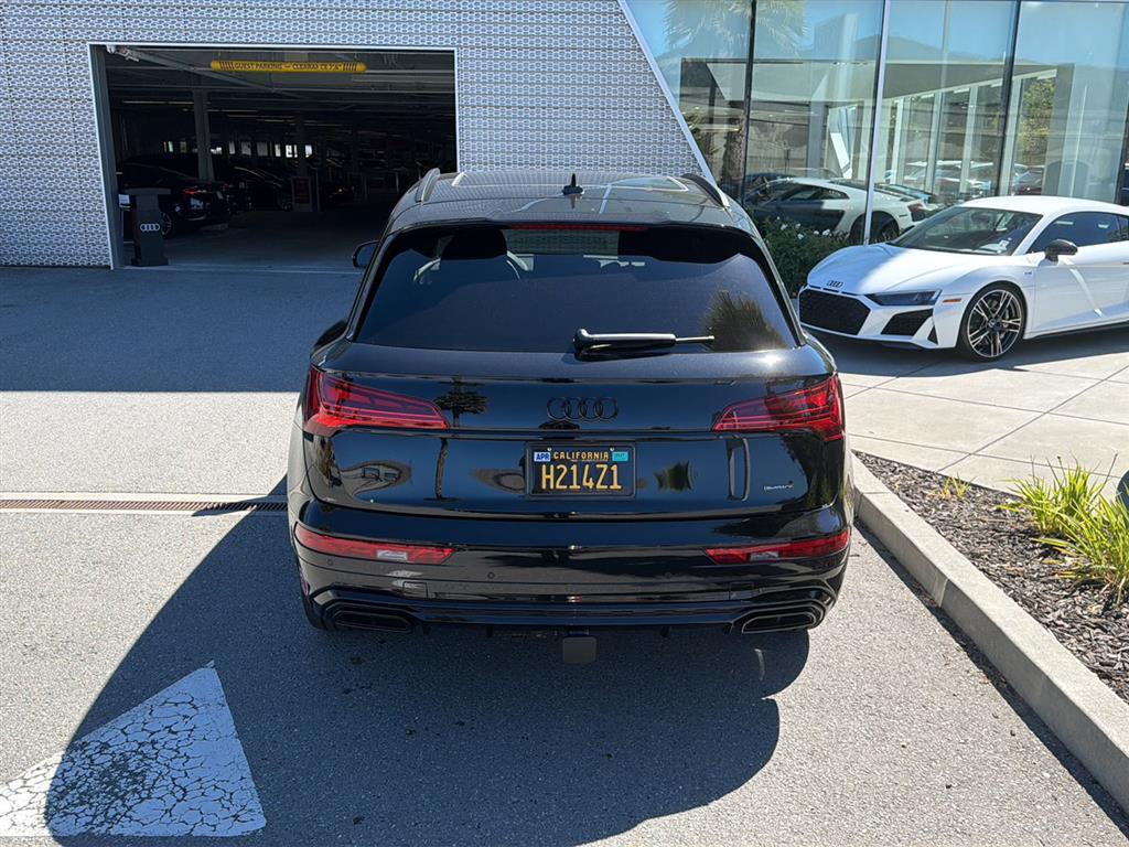 View vehicle photo 7