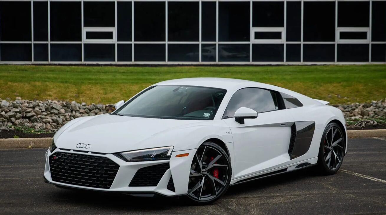 Ibis White 2021 Audi R8 Coupe Rear-Wheel Drive Automatic