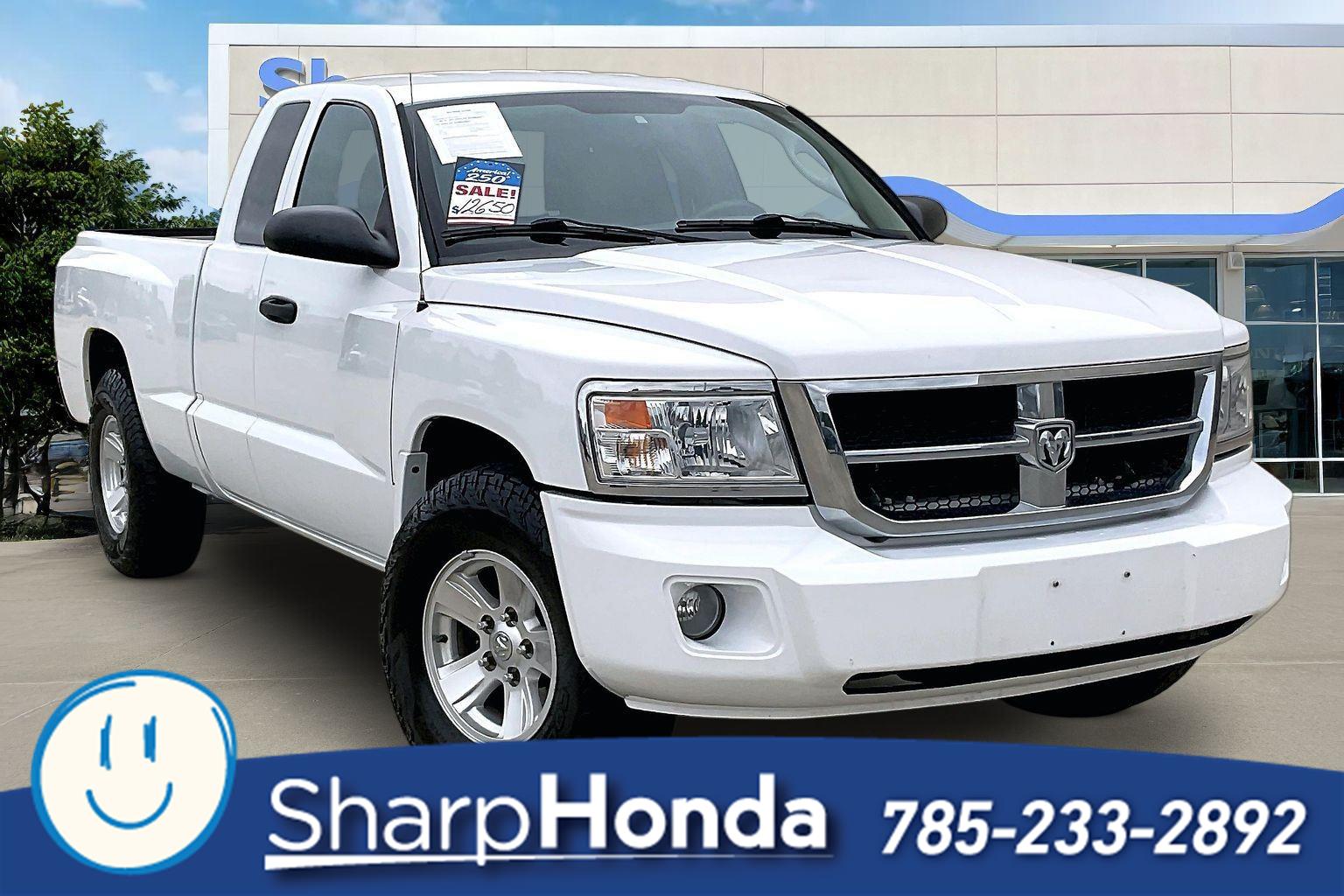 Bright White Clearcoat 2008 Dodge Dakota Pickup Truck Four-Wheel Drive 5-Speed Automatic