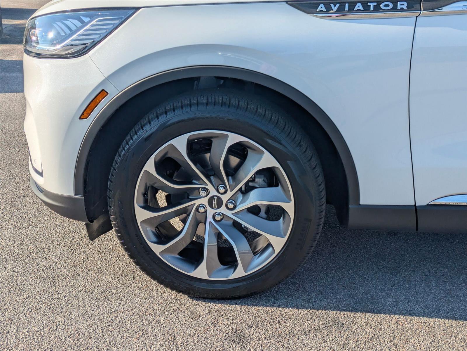 New 2026 Pristine White Metallic Tri-Coat Lincoln Reserve image 10