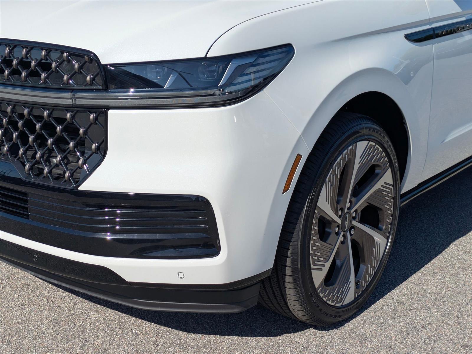 New 2026 Pristine White Metallic Tri-Coat Lincoln Black Label image 9