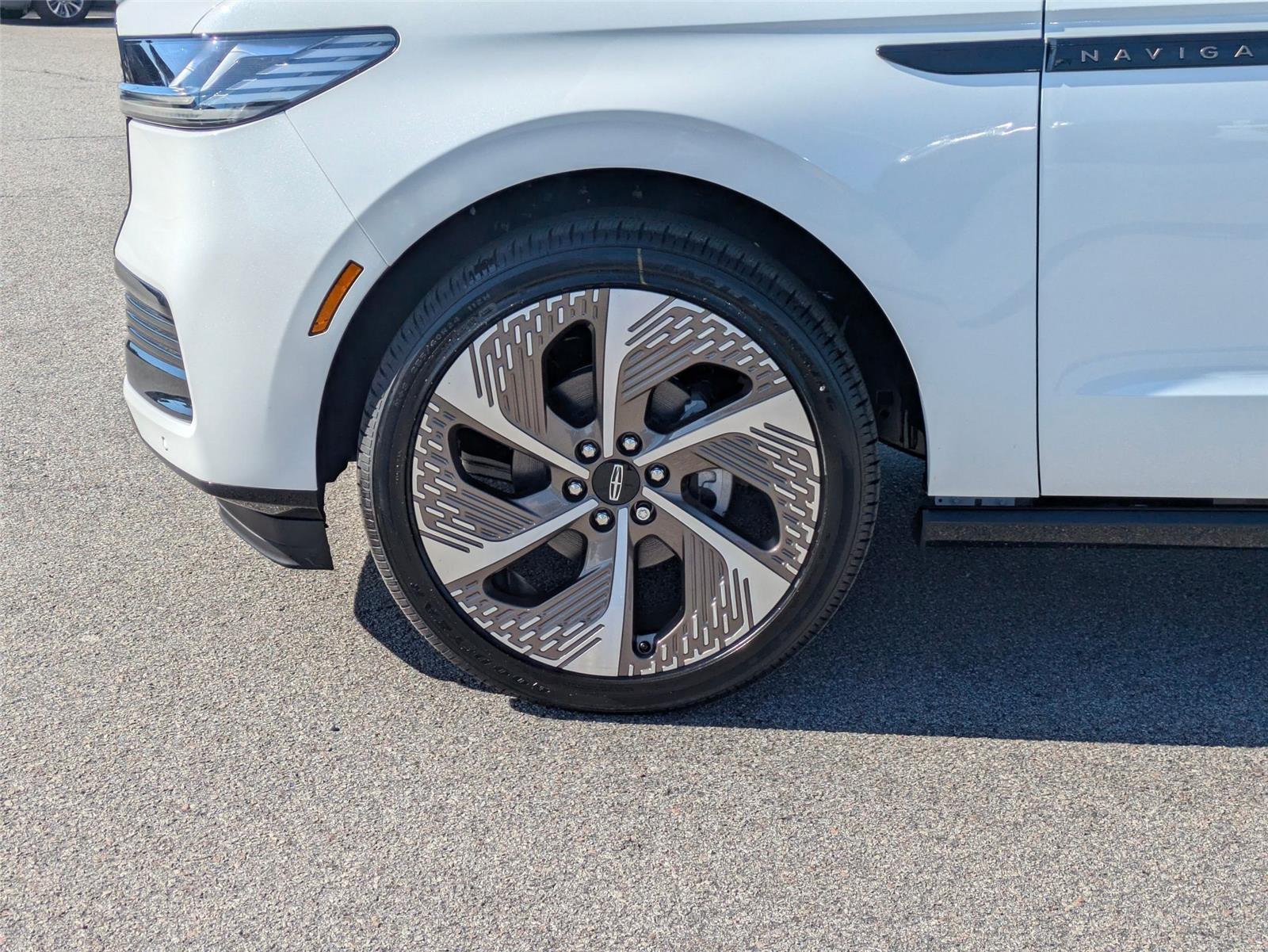 New 2026 Pristine White Metallic Tri-Coat Lincoln Black Label image 10