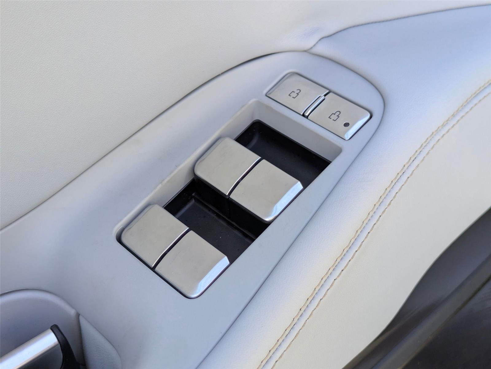 New 2026 Pristine White Metallic Tri-Coat Lincoln Black Label image 13