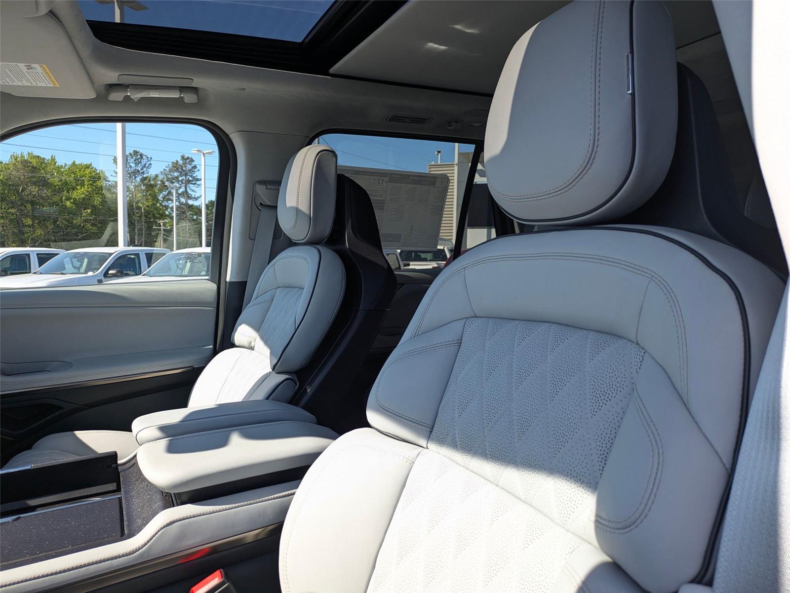 New 2026 Pristine White Metallic Tri-Coat Lincoln Black Label image 14