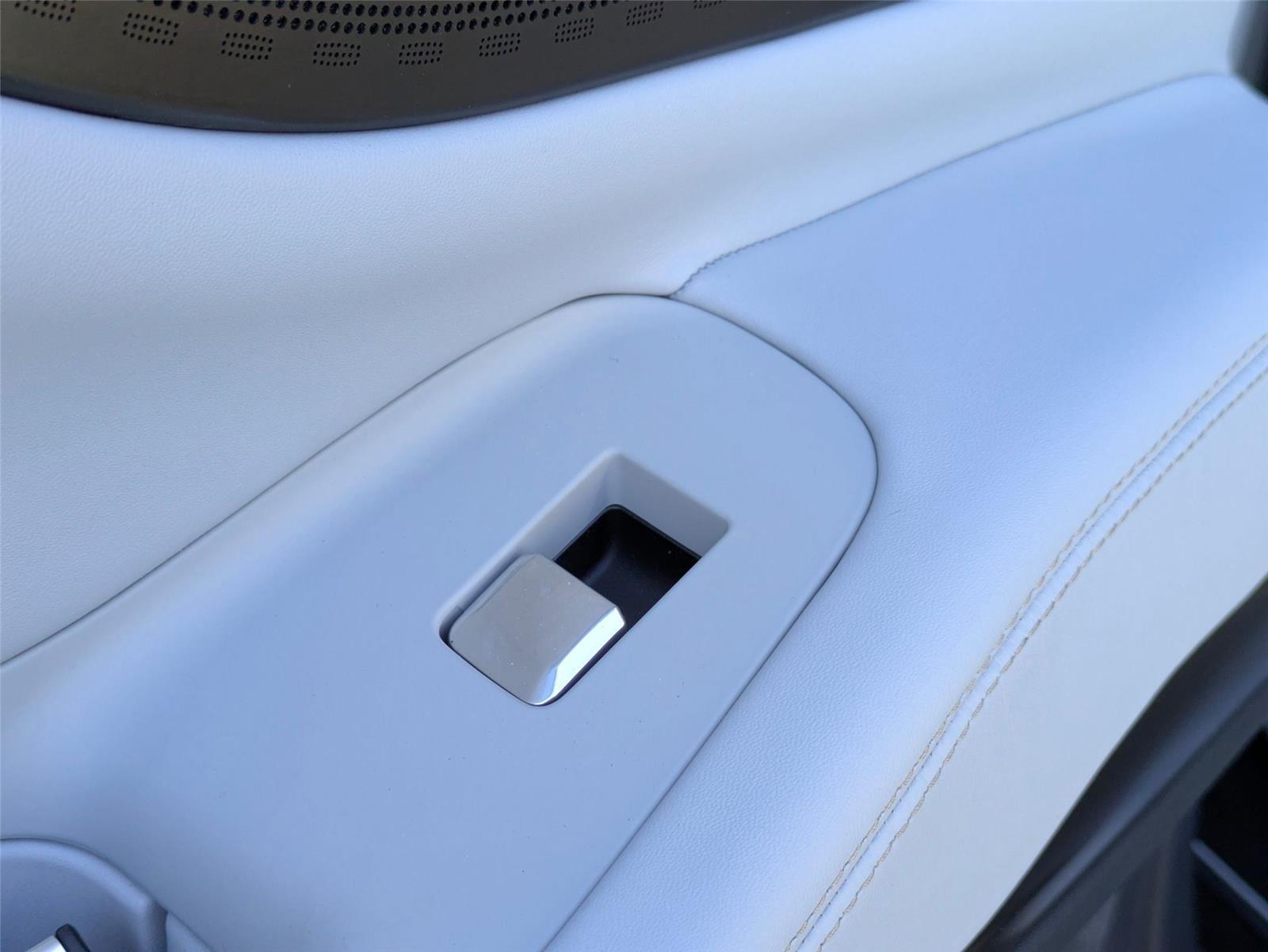 New 2026 Pristine White Metallic Tri-Coat Lincoln Black Label image 27