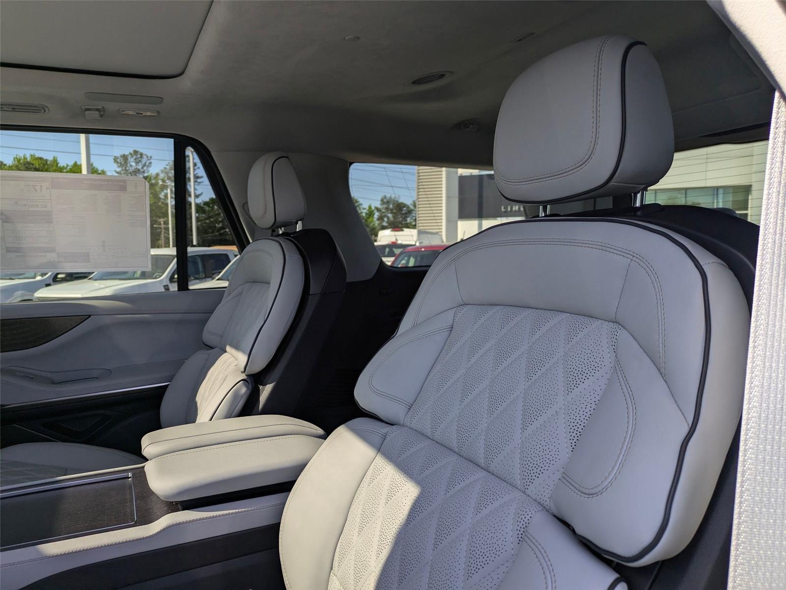 New 2026 Pristine White Metallic Tri-Coat Lincoln Black Label image 28