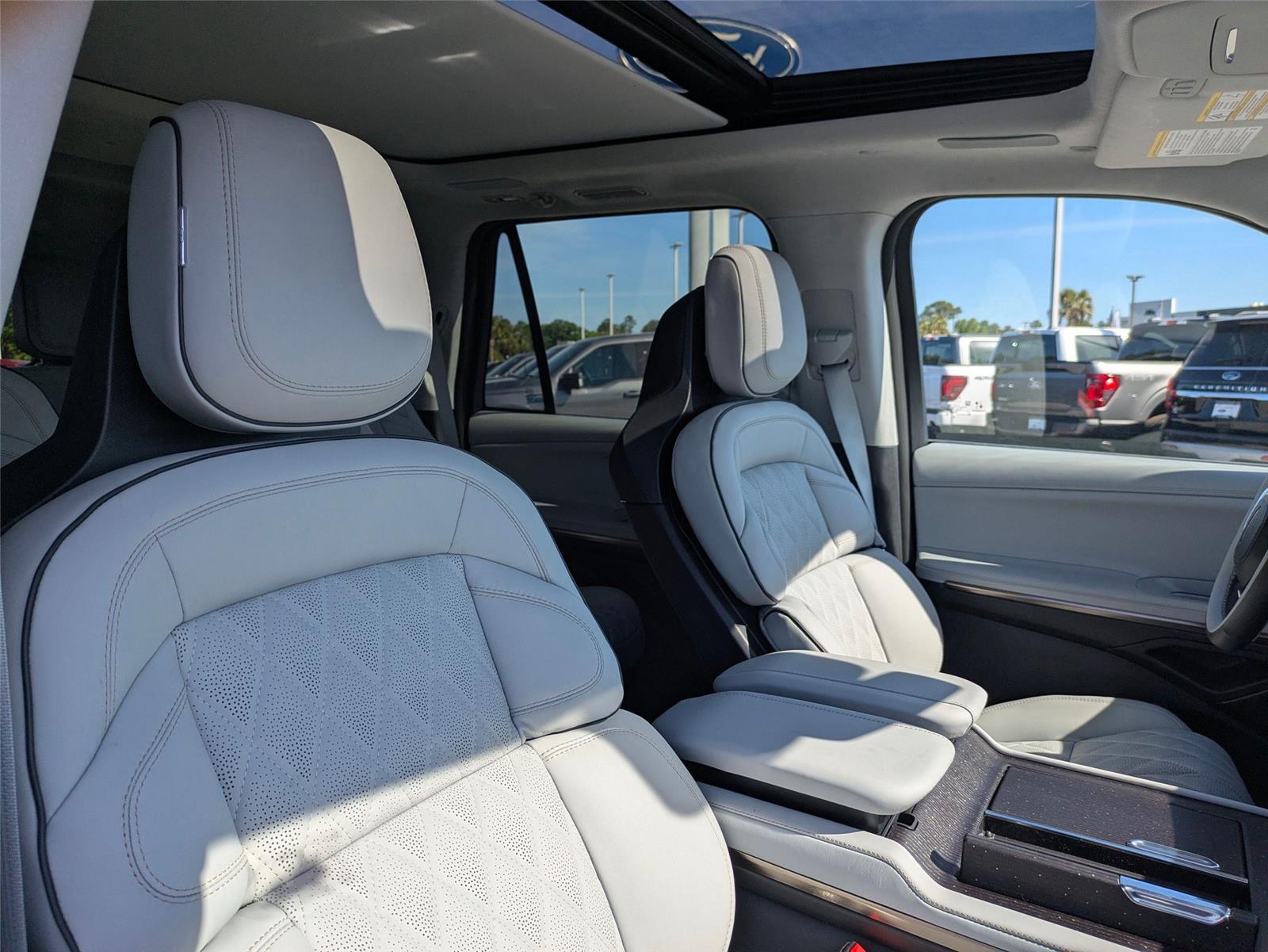 New 2026 Pristine White Metallic Tri-Coat Lincoln Black Label image 36