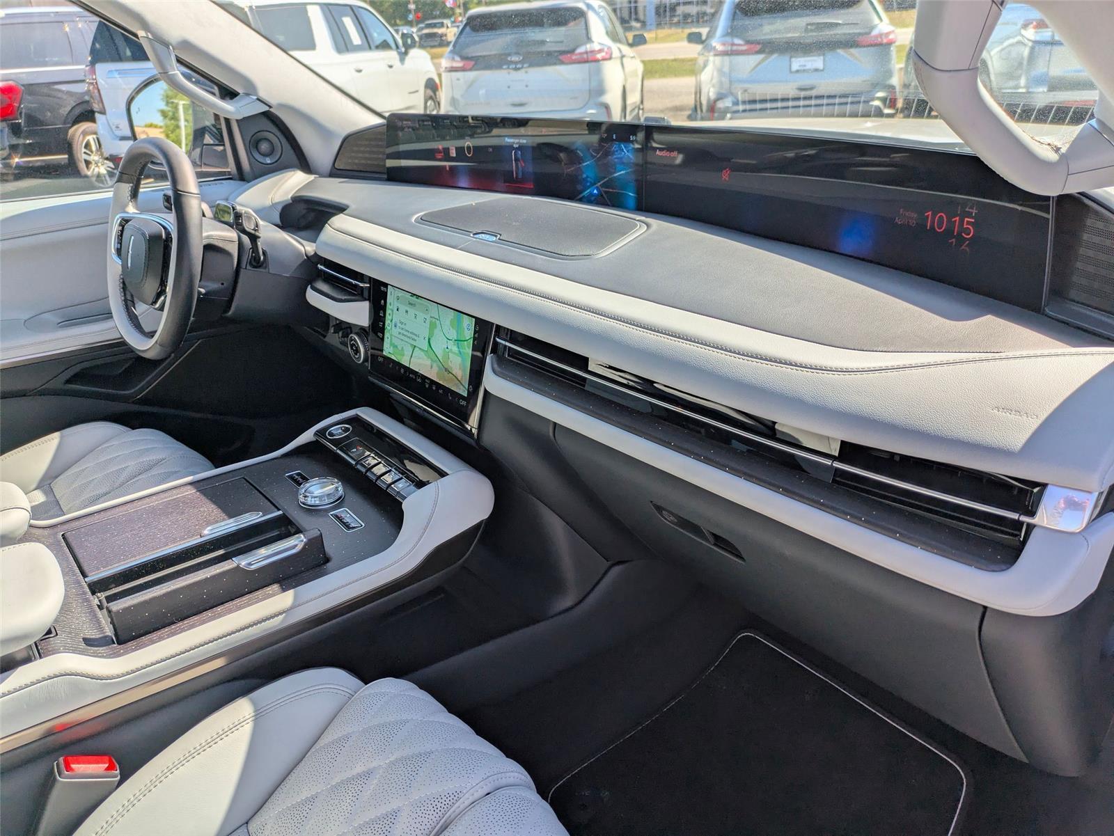 New 2026 Pristine White Metallic Tri-Coat Lincoln Black Label image 38