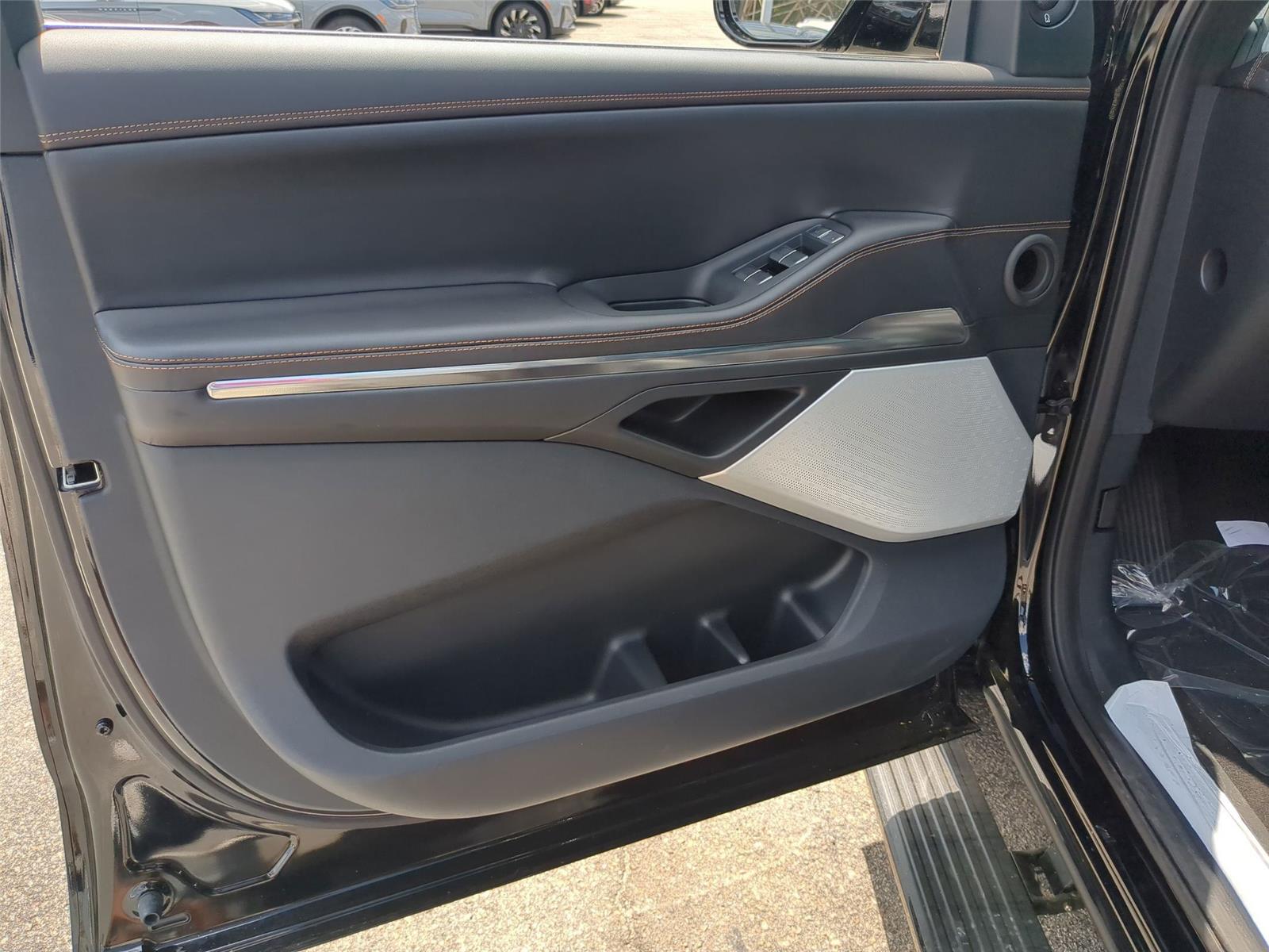New 2026 Infinite Black Metallic Clearcoat Lincoln Black Label image 15