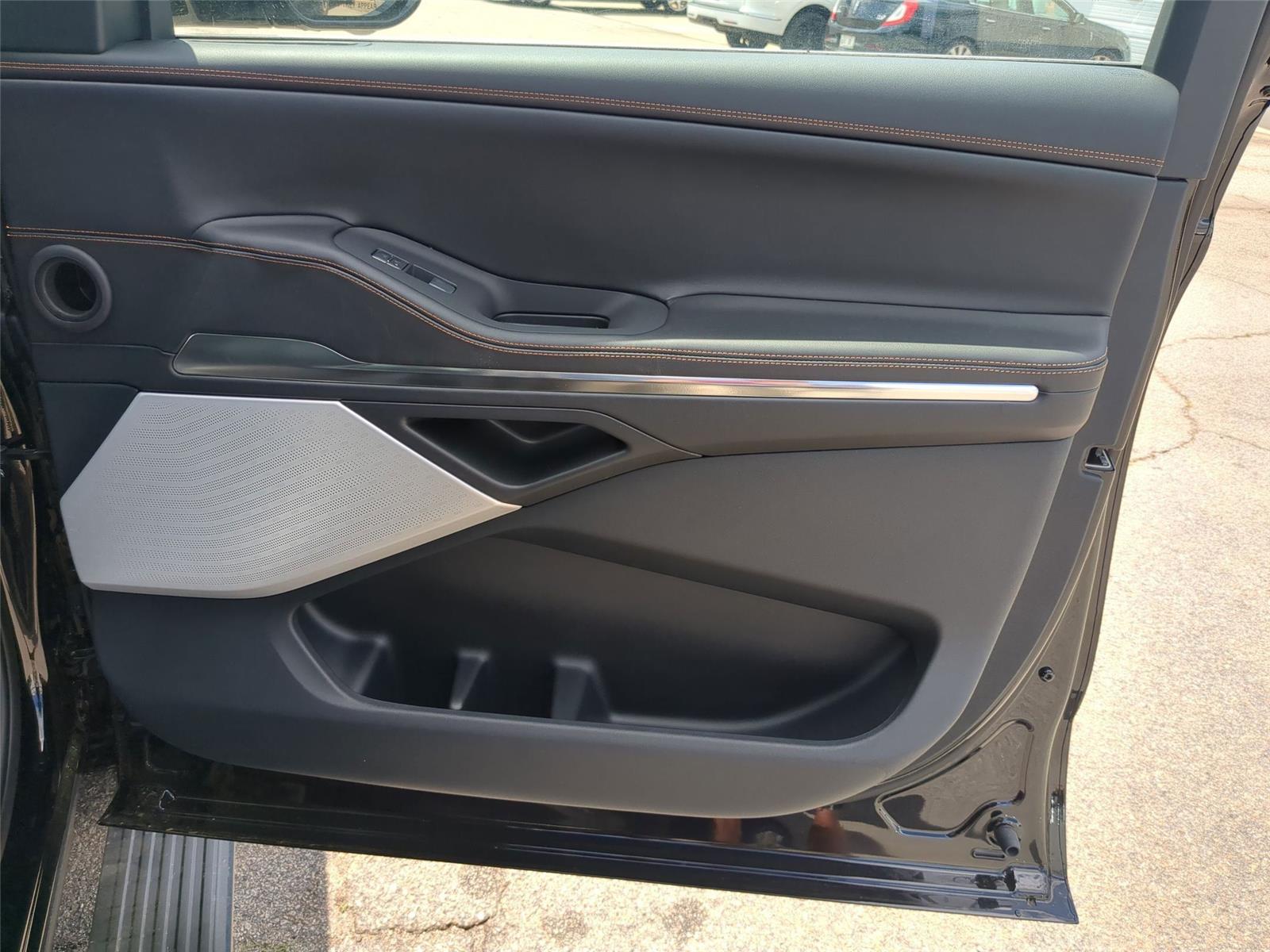 New 2026 Infinite Black Metallic Clearcoat Lincoln Black Label image 41