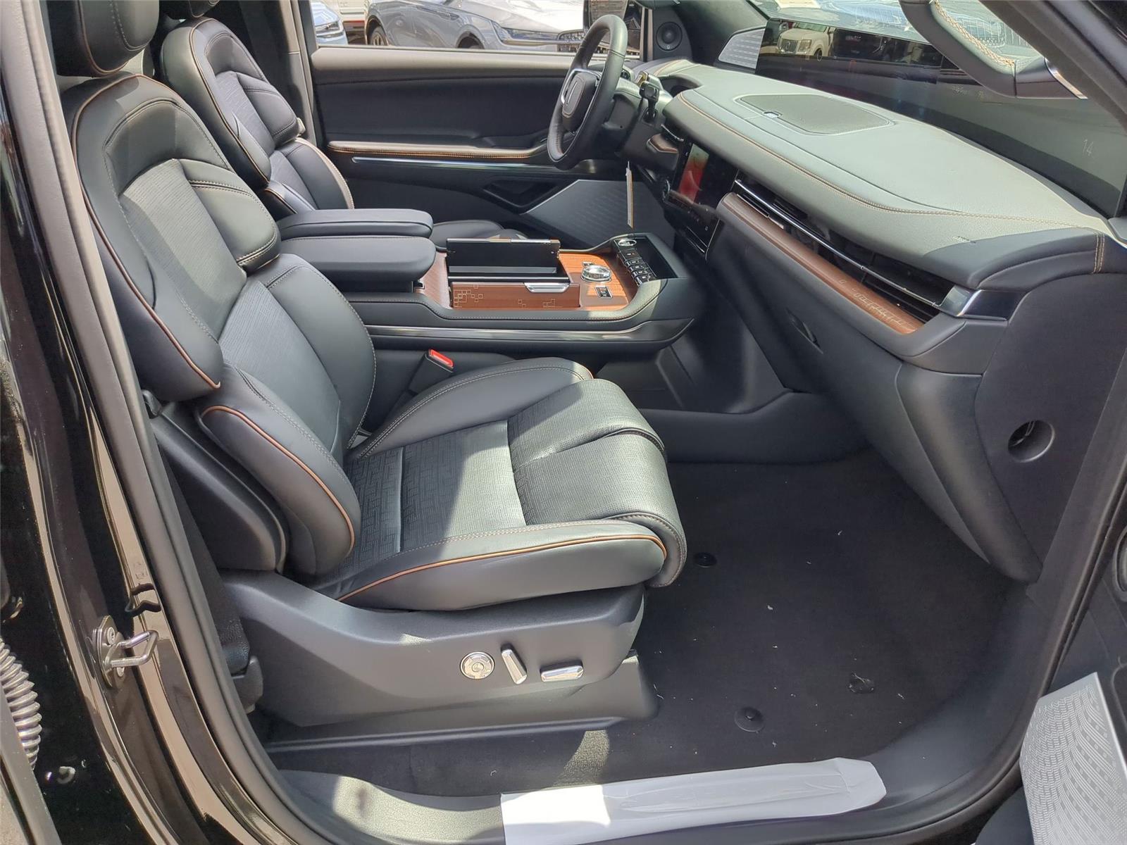 New 2026 Infinite Black Metallic Clearcoat Lincoln Black Label image 42
