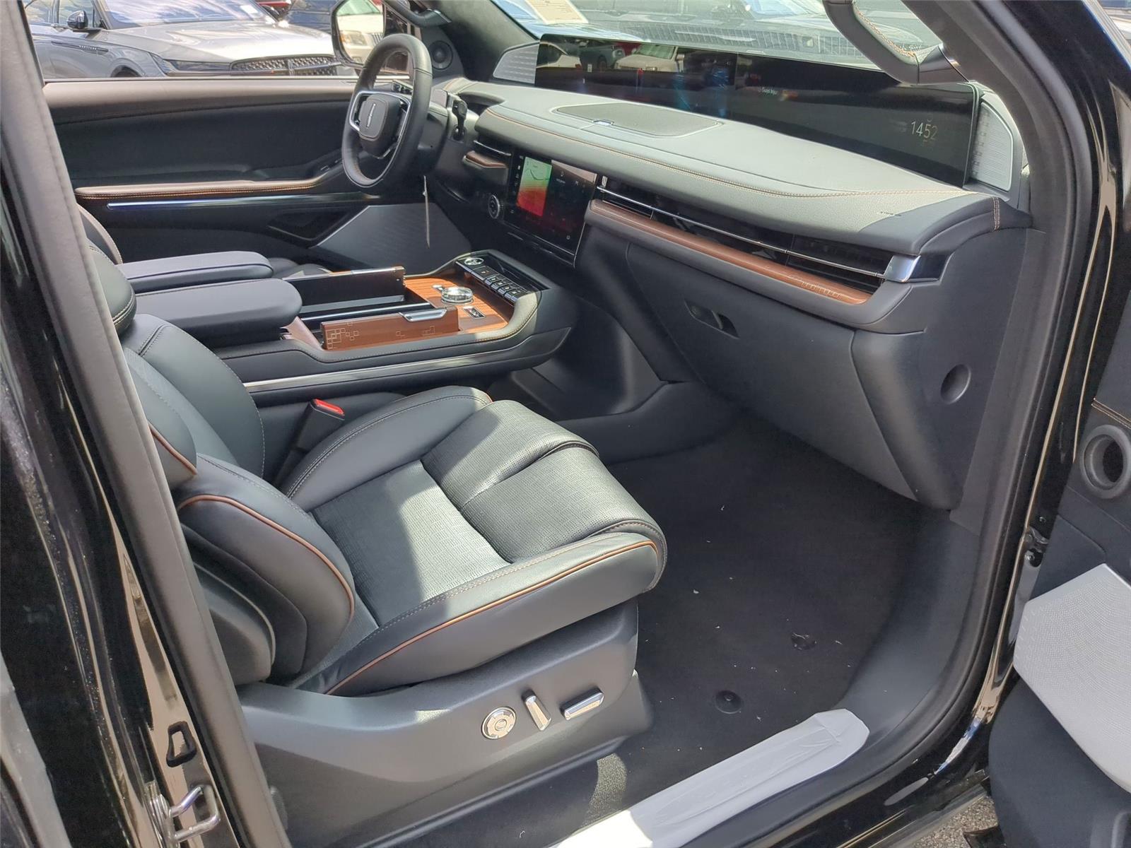 New 2026 Infinite Black Metallic Clearcoat Lincoln Black Label image 43