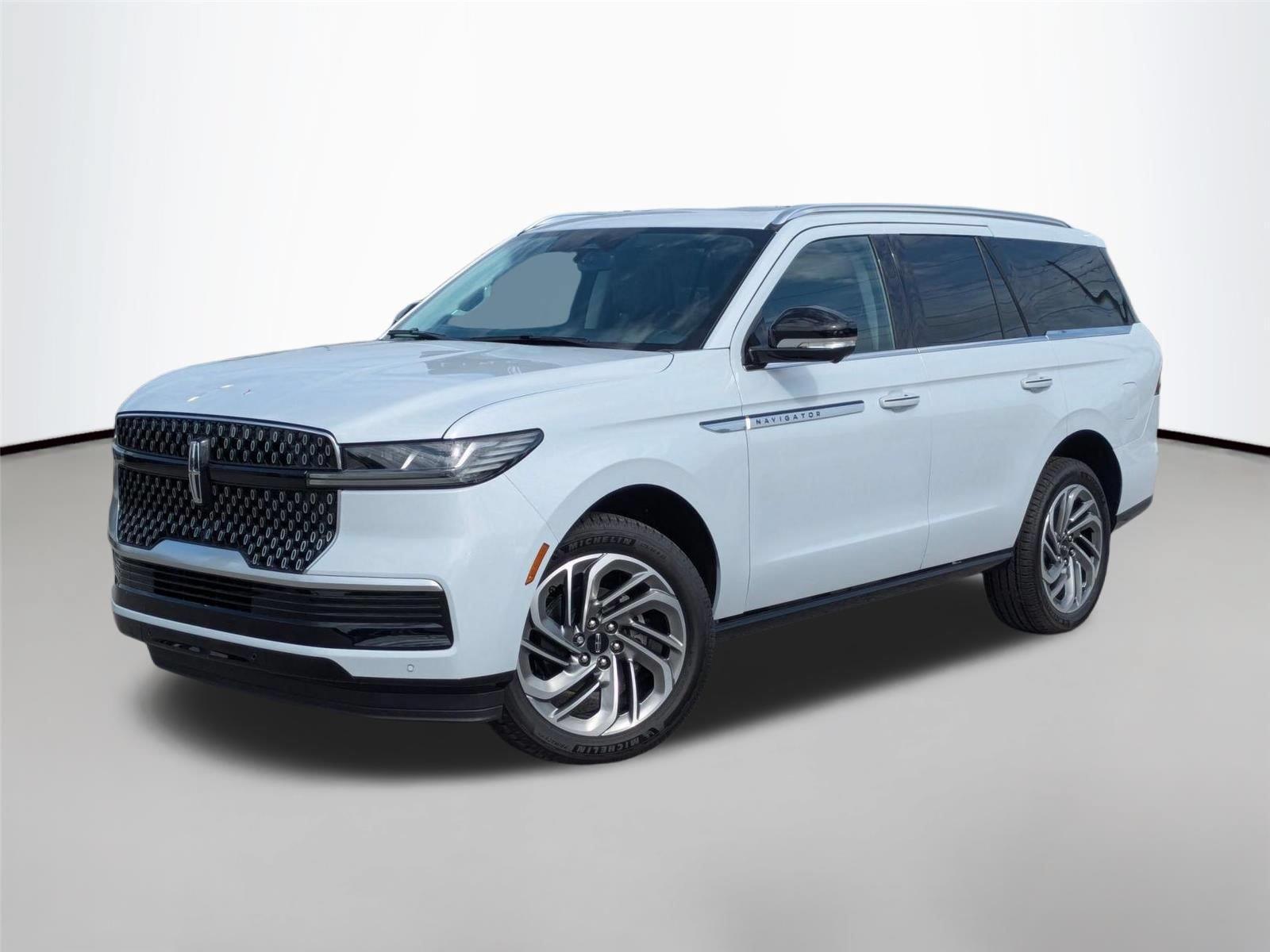 Crystal White Metallic Clearcoat 2026 Lincoln Navigator SUV / Crossover Four-Wheel Drive Automatic