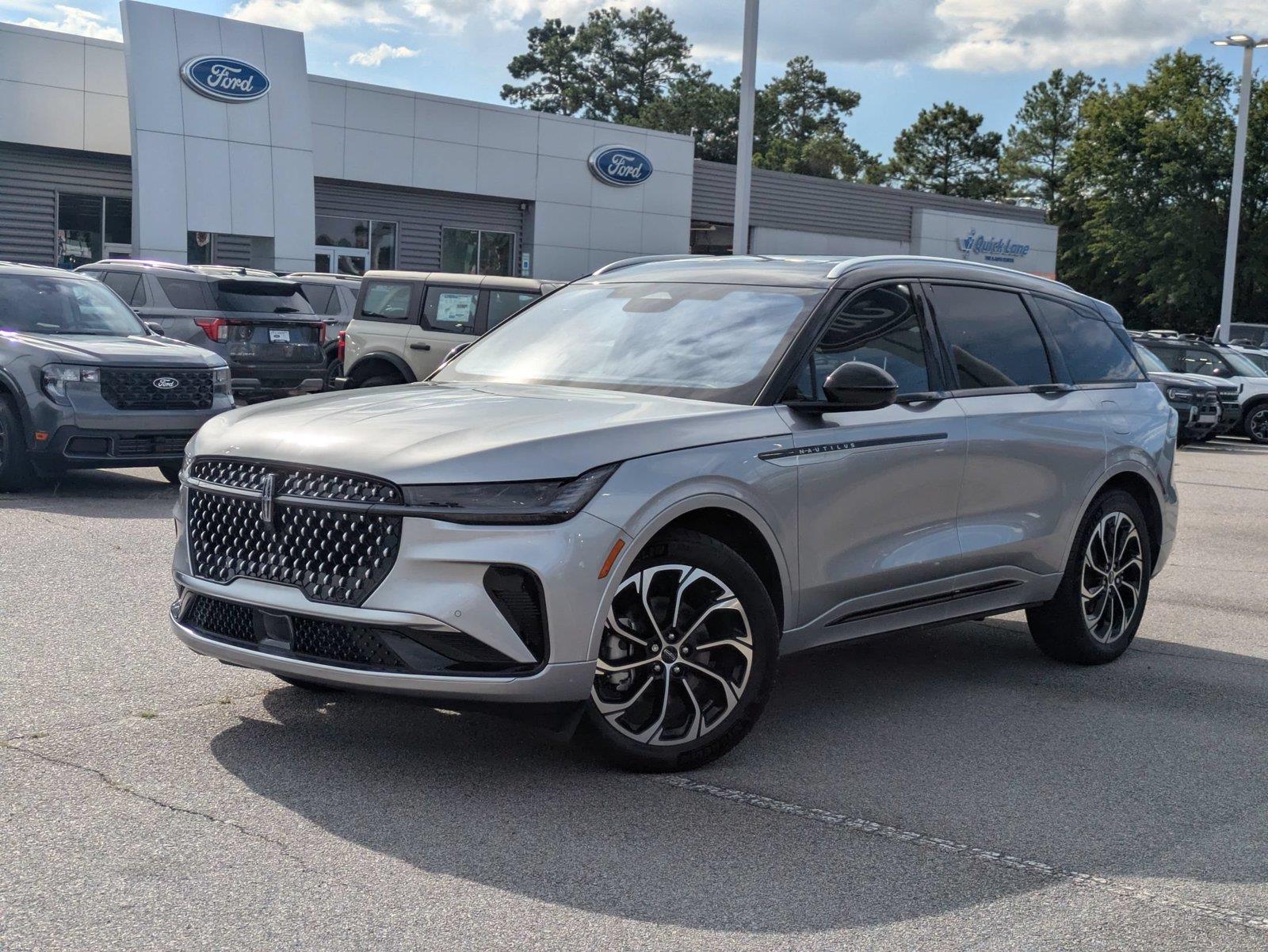Silver Radiance Metallic Clearcoat 2026 Lincoln Nautilus SUV / Crossover All-Wheel Drive 8-Speed Automatic